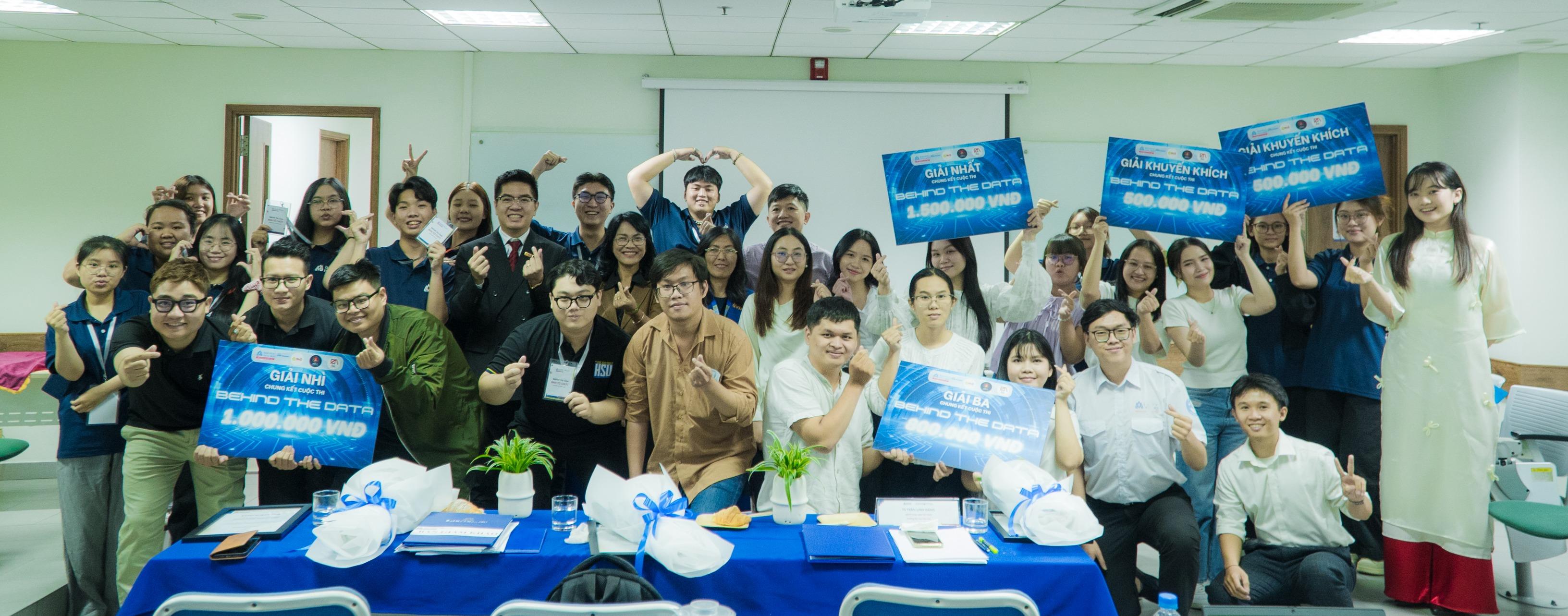 Chung kết Behind The Data 2025: sinh viên Khoa Kinh doanh phát triển tư duy nghiên cứu và năng lực phân tích dữ liệu