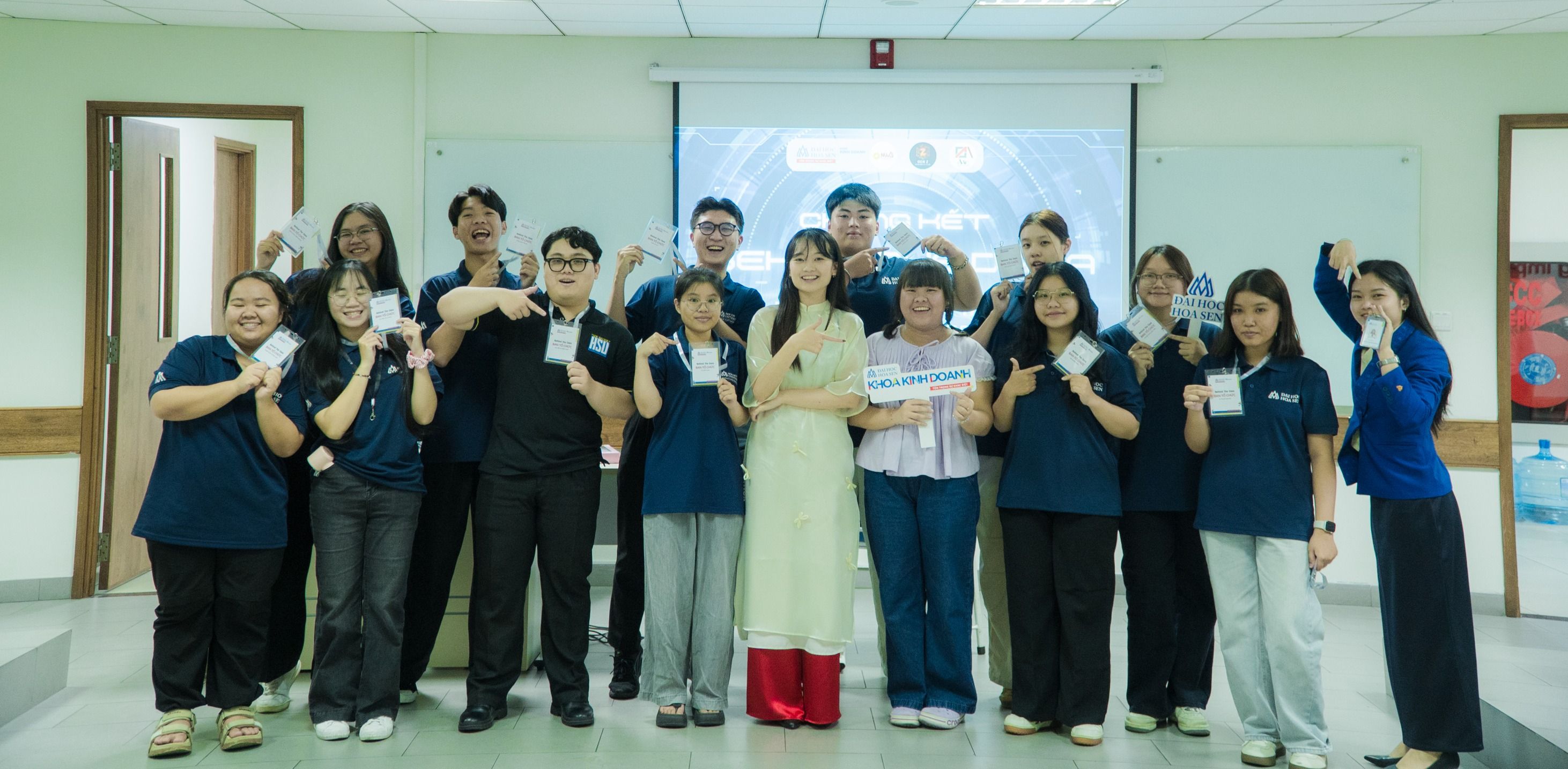 Chung kết Behind The Data 2025: sinh viên Khoa Kinh doanh phát triển tư duy nghiên cứu và năng lực phân tích dữ liệu