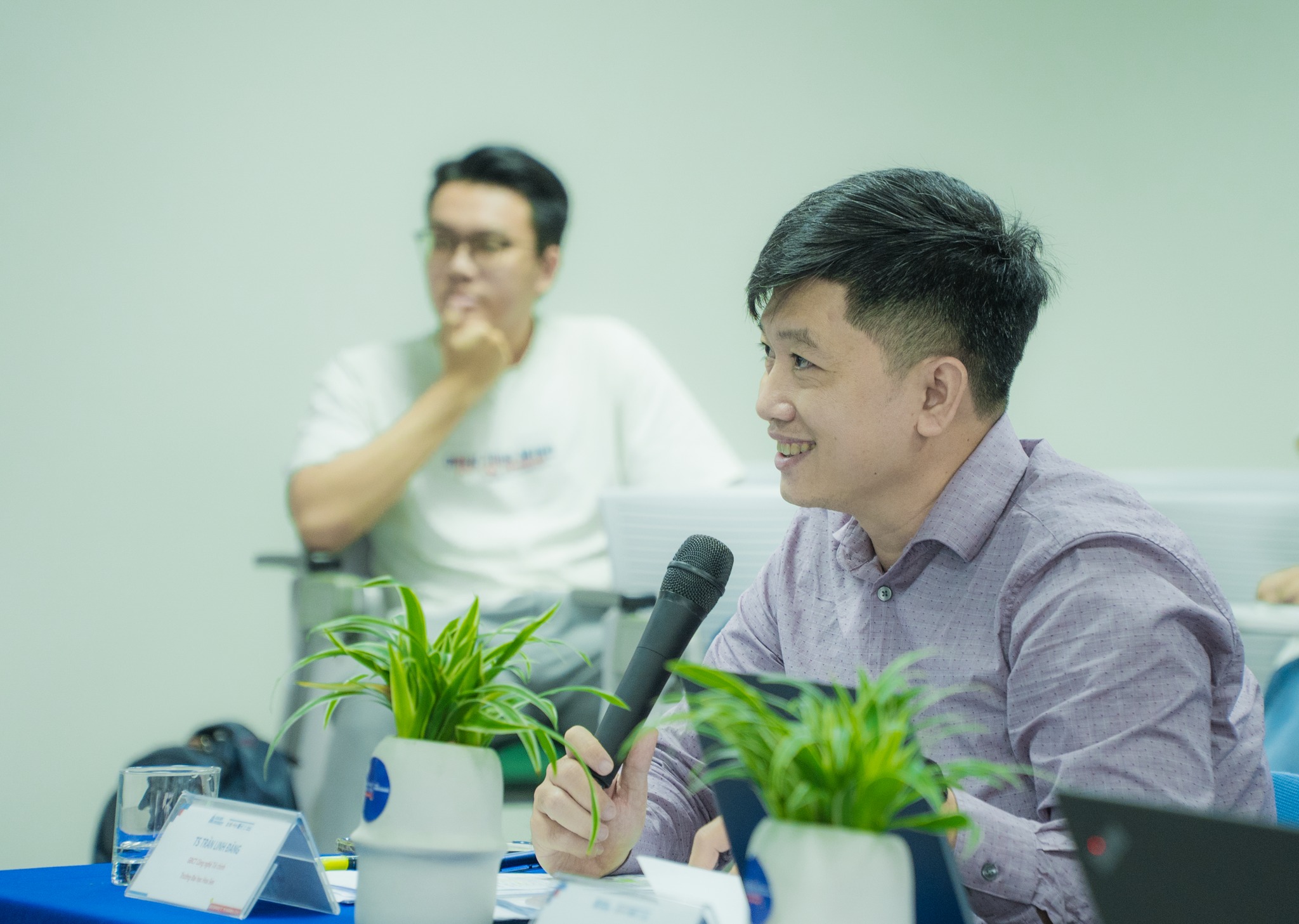 Chung kết Behind The Data 2025: sinh viên Khoa Kinh doanh phát triển tư duy nghiên cứu và năng lực phân tích dữ liệu