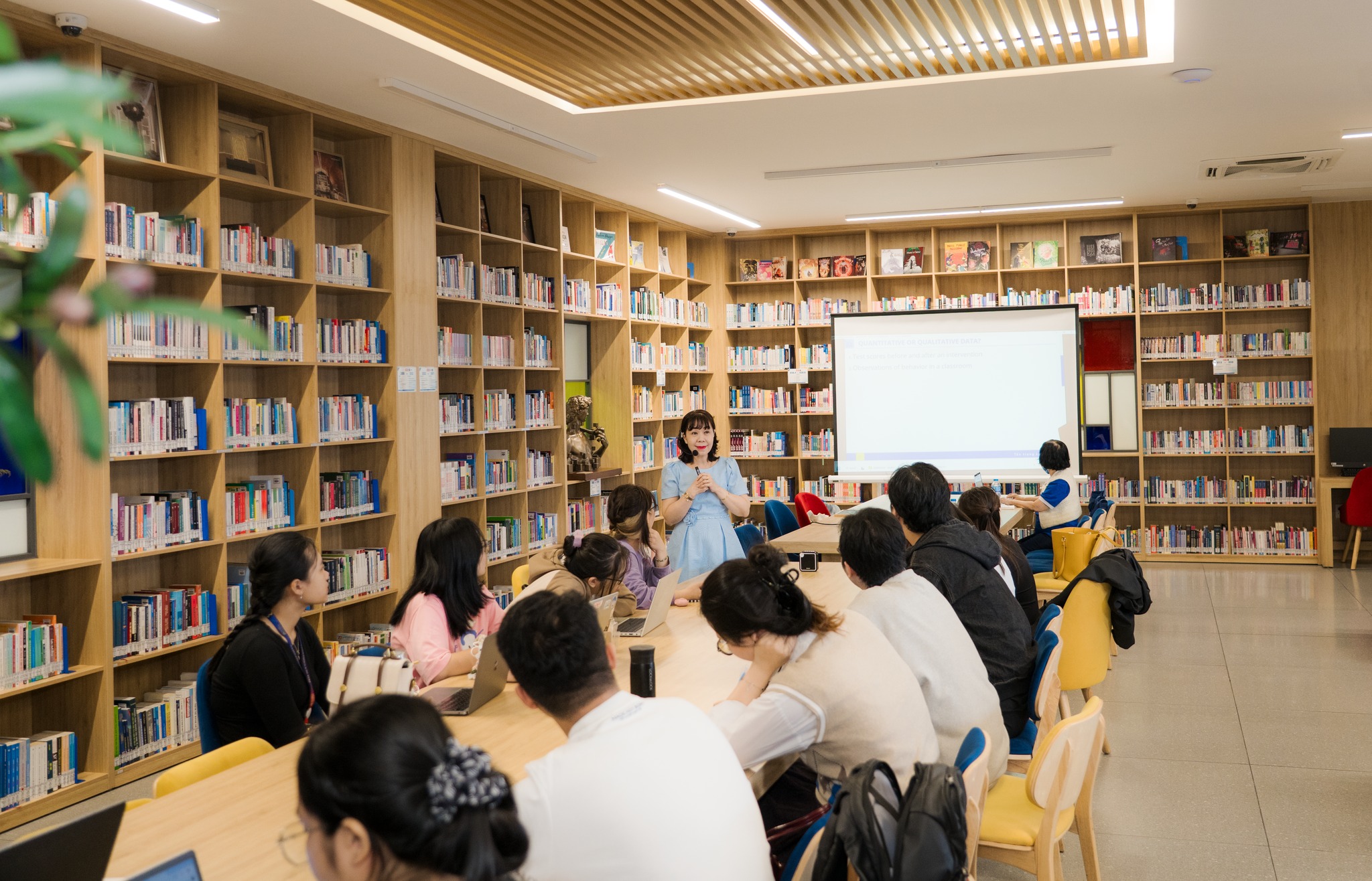 Gỡ rối nghiên cứu định tính: Sinh viên HSU tiếp cận phương pháp luận theo cách trực quan