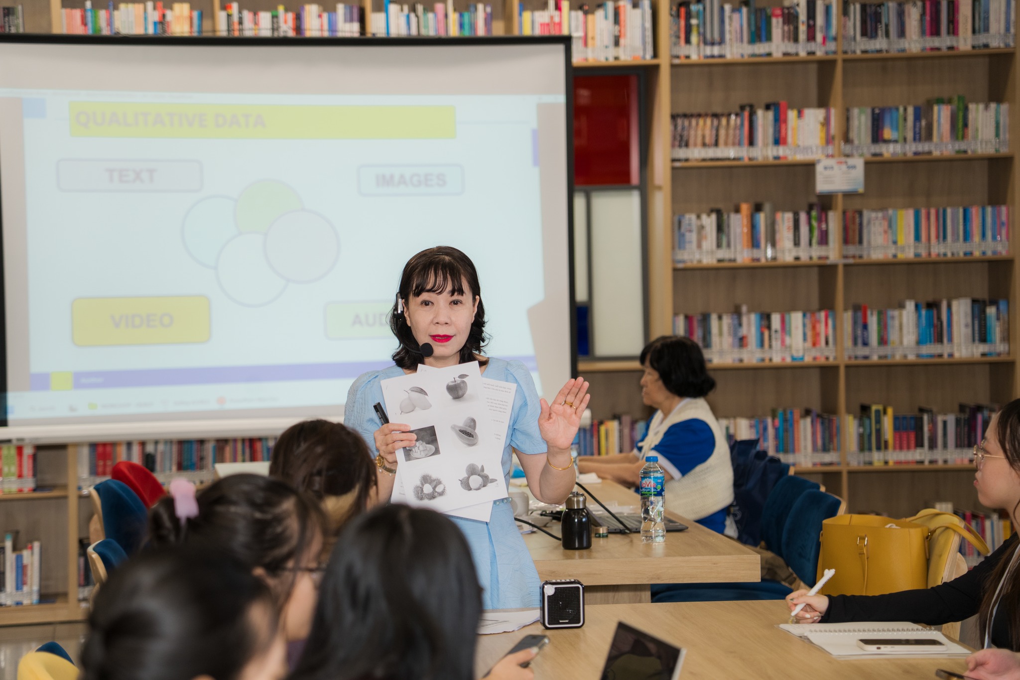 Gỡ rối nghiên cứu định tính: Sinh viên HSU tiếp cận phương pháp luận theo cách trực quan