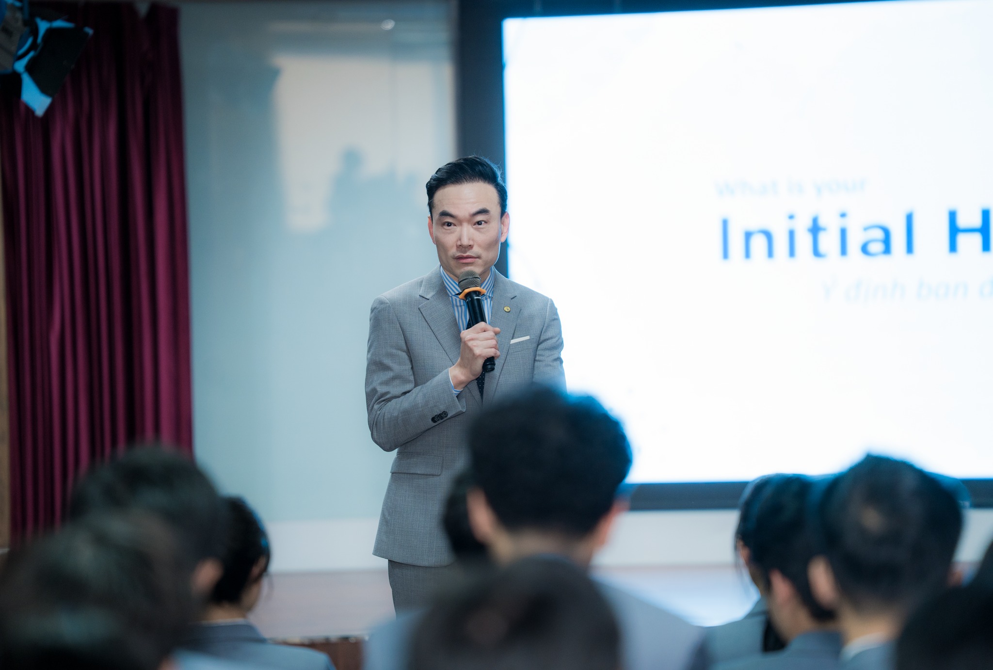 Sinh viên Khoa Du lịch – Nhà hàng – Khách sạn HSU học nghề trực tiếp cùng Tổng Giám đốc Khách sạn Nikko Saigon, tăng trải nghiệm thực tiễn.Từ giảng đường đến khách sạn 5 sao: Sinh viên HSU học nghề cùng Tổng Giám đốc Khách sạn Nikko Saigon