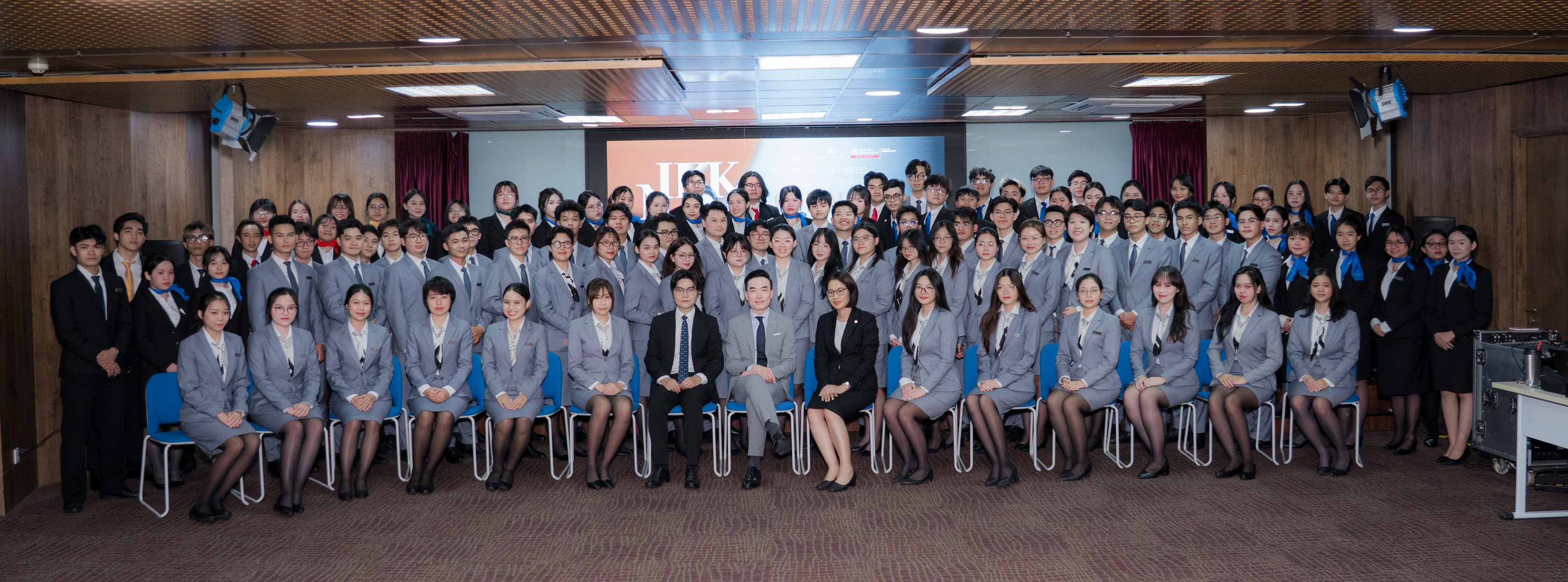 Sinh viên Khoa Du lịch – Nhà hàng – Khách sạn HSU học nghề trực tiếp cùng Tổng Giám đốc Khách sạn Nikko Saigon, tăng trải nghiệm thực tiễn.