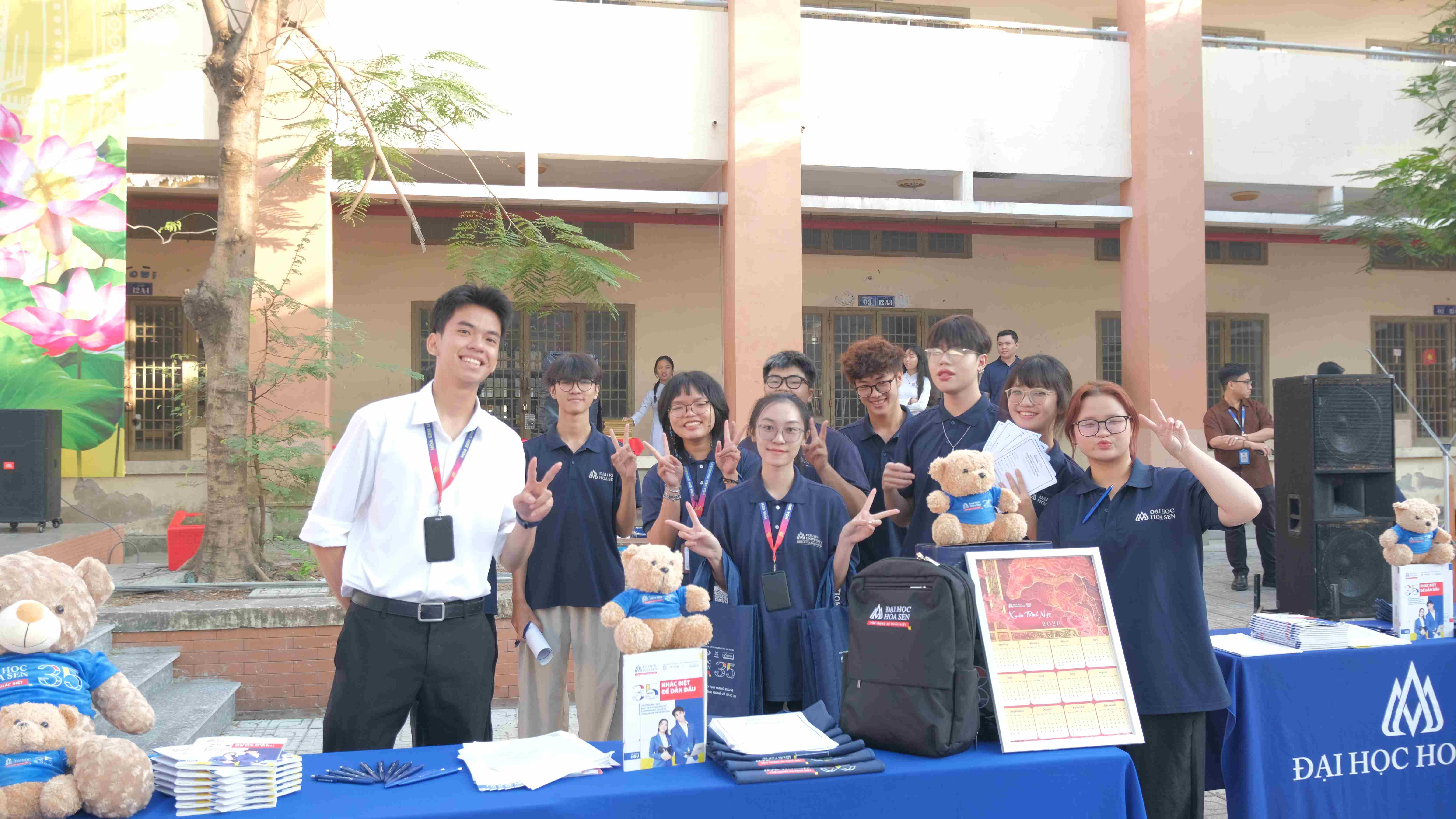 HSU Tour: Học sinh THPT Tân Túc khám phá câu chuyện văn hóa Tết châu Á