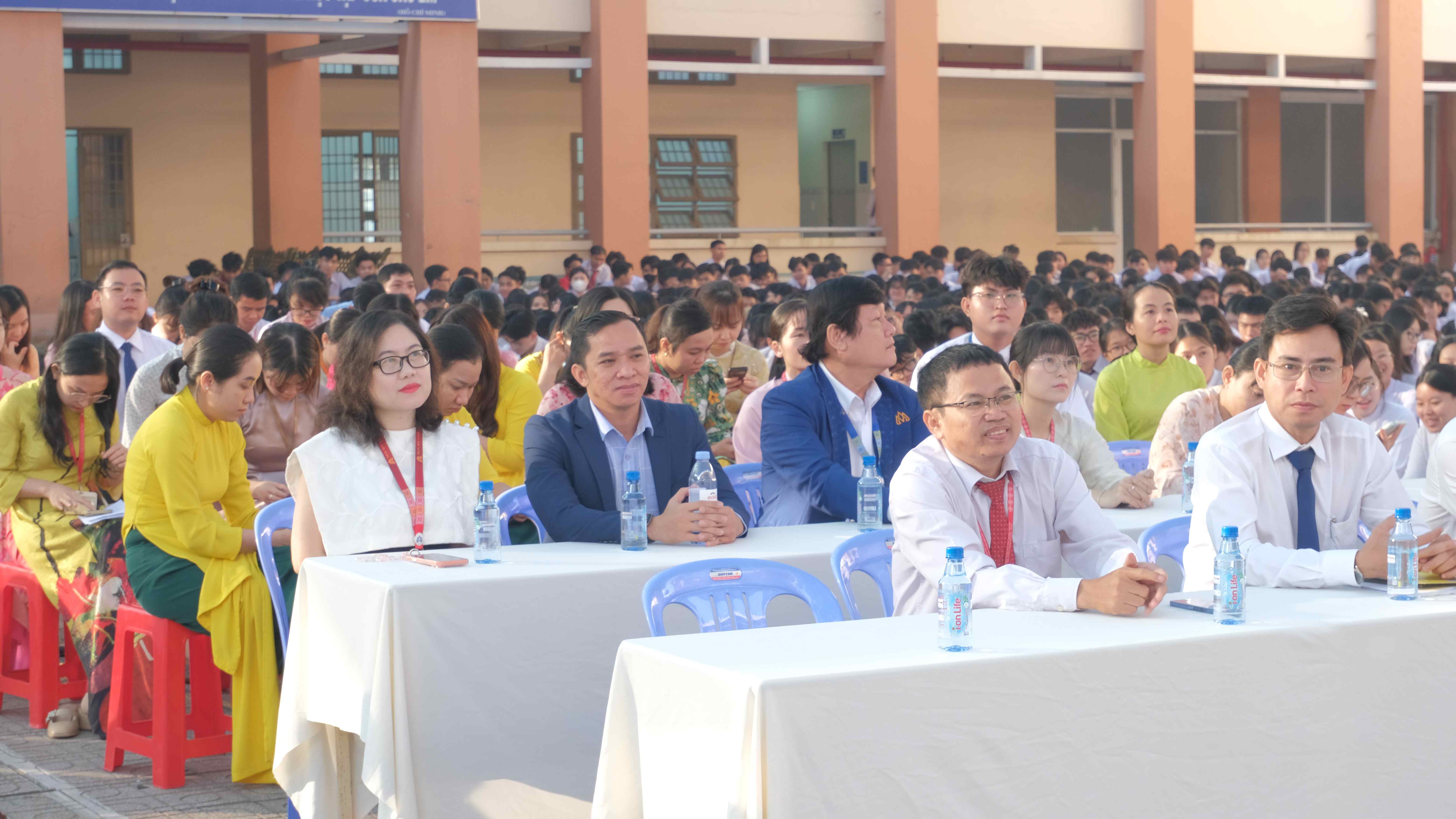 HSU Tour: Học sinh THPT Tân Túc khám phá câu chuyện văn hóa Tết châu Á