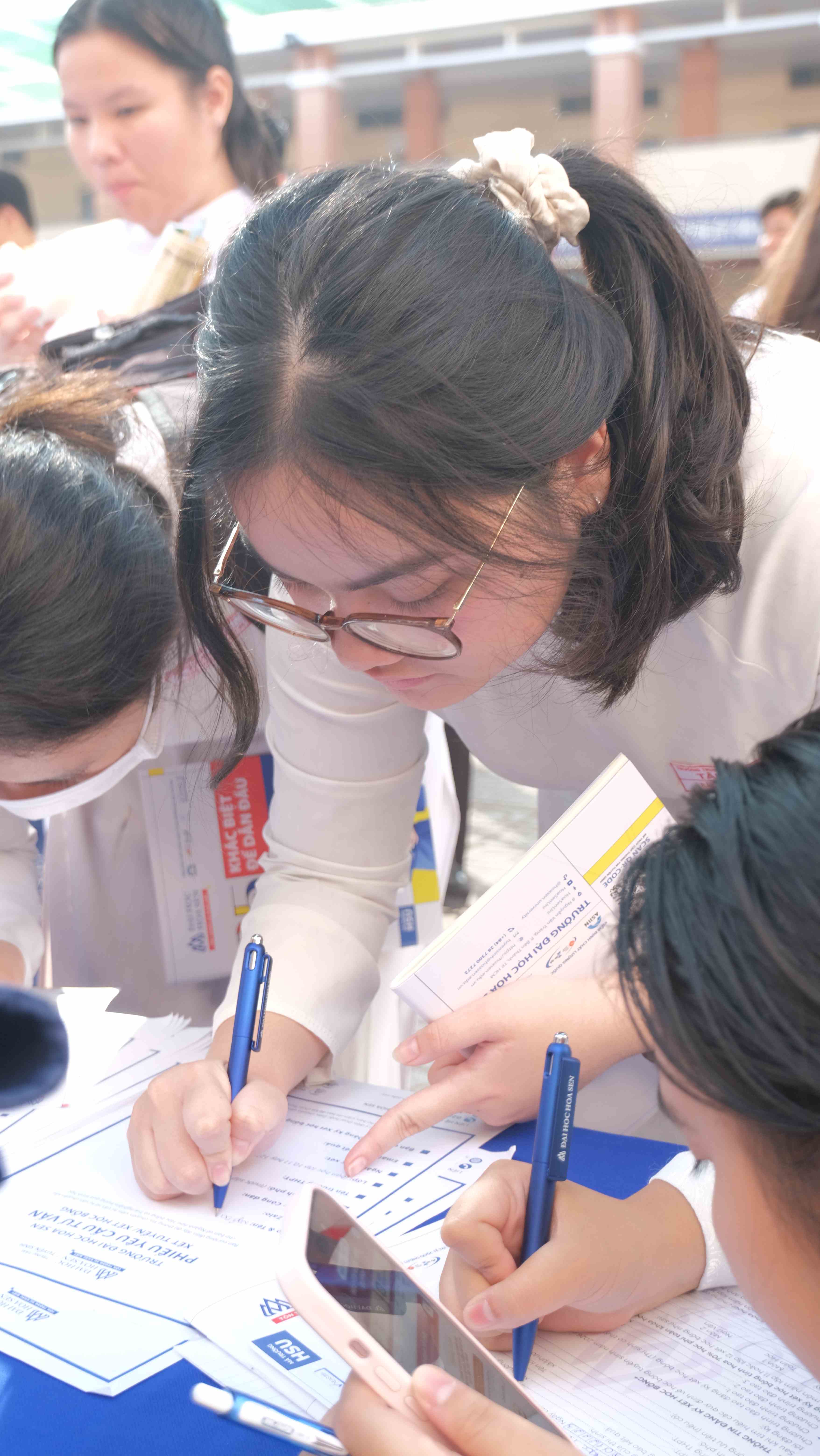 HSU Tour: Học sinh THPT Tân Túc khám phá câu chuyện văn hóa Tết châu Á