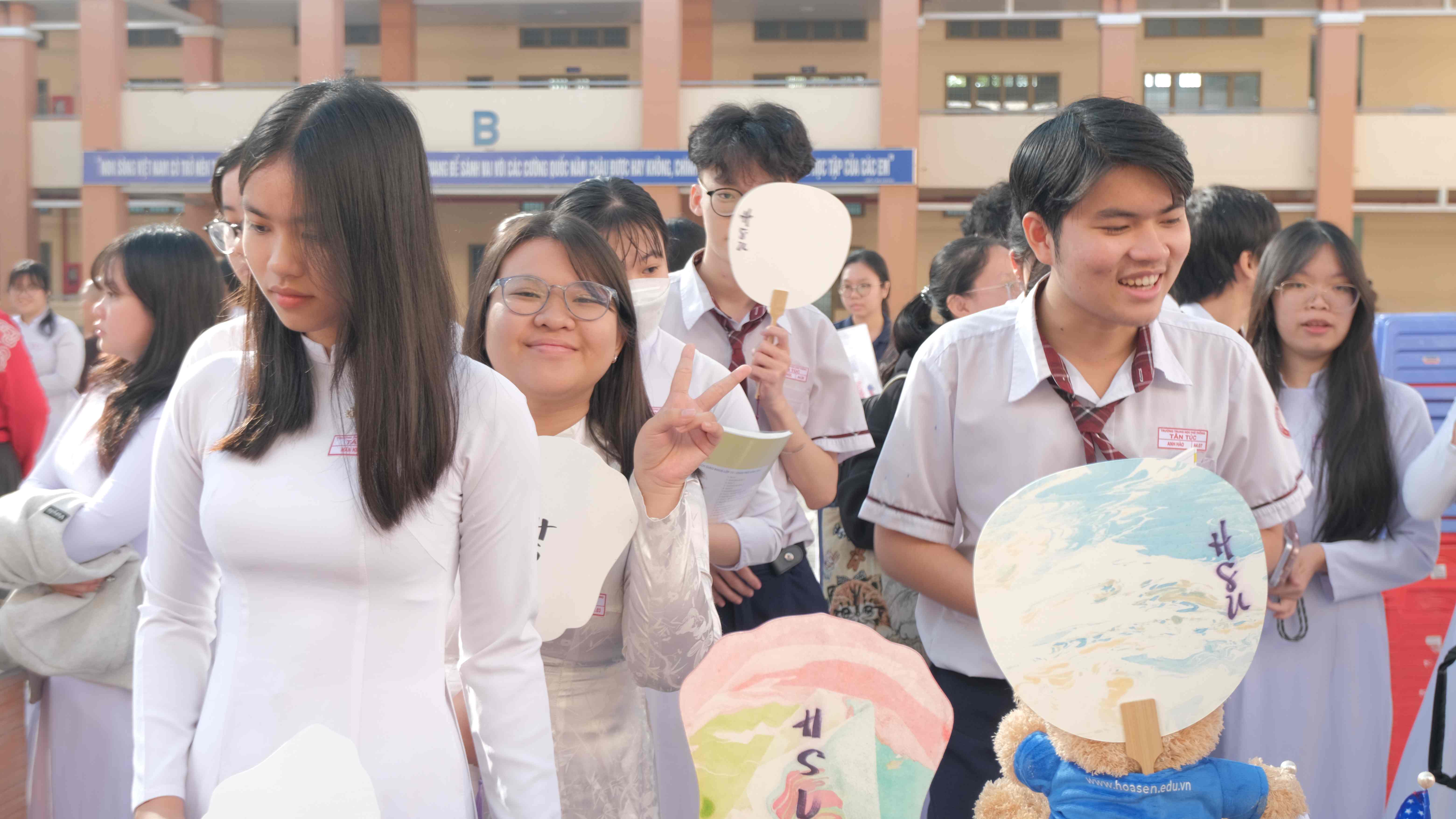 HSU Tour: Học sinh THPT Tân Túc khám phá câu chuyện văn hóa Tết châu Á