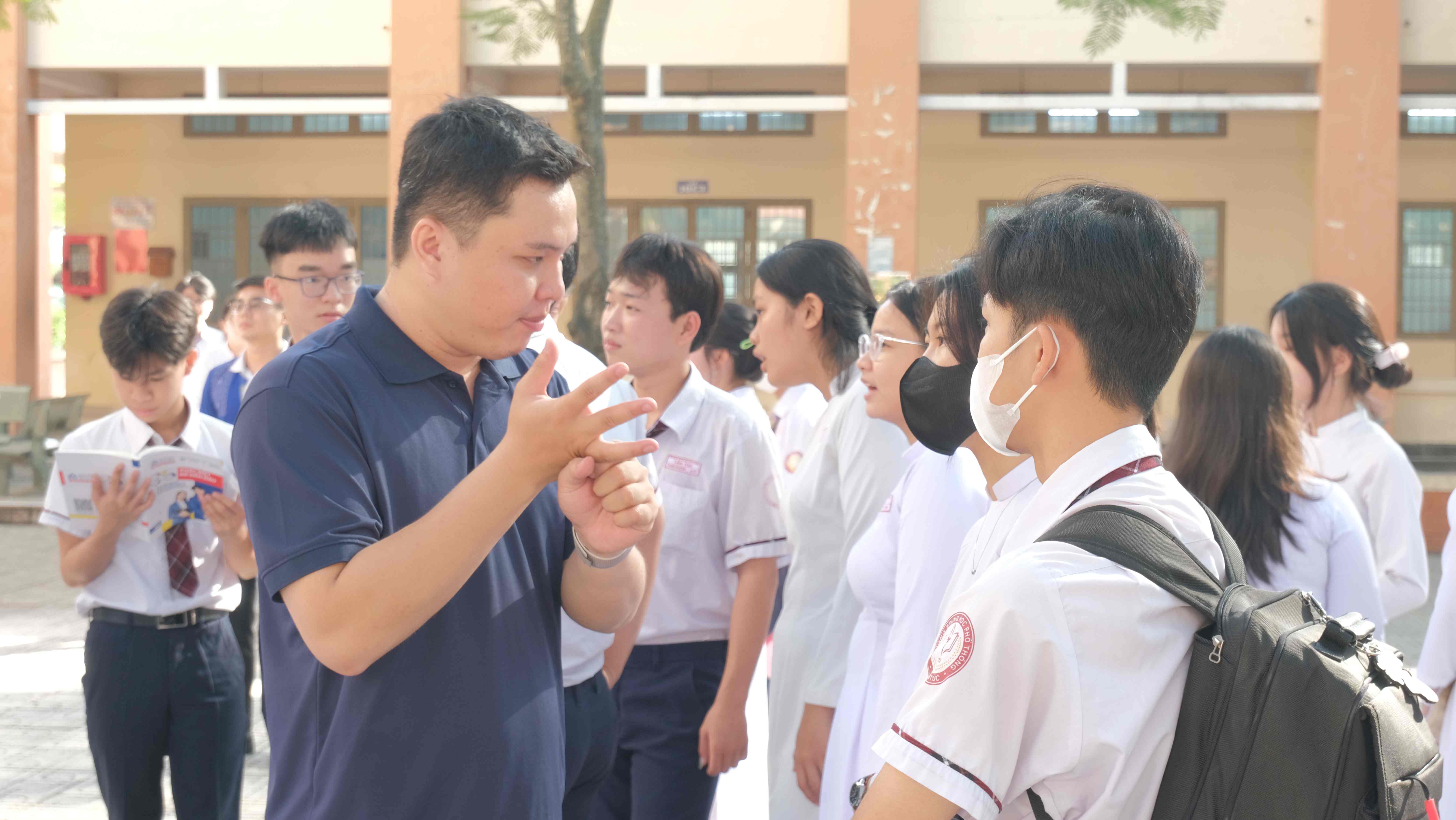 HSU Tour: Học sinh THPT Tân Túc khám phá câu chuyện văn hóa Tết châu Á