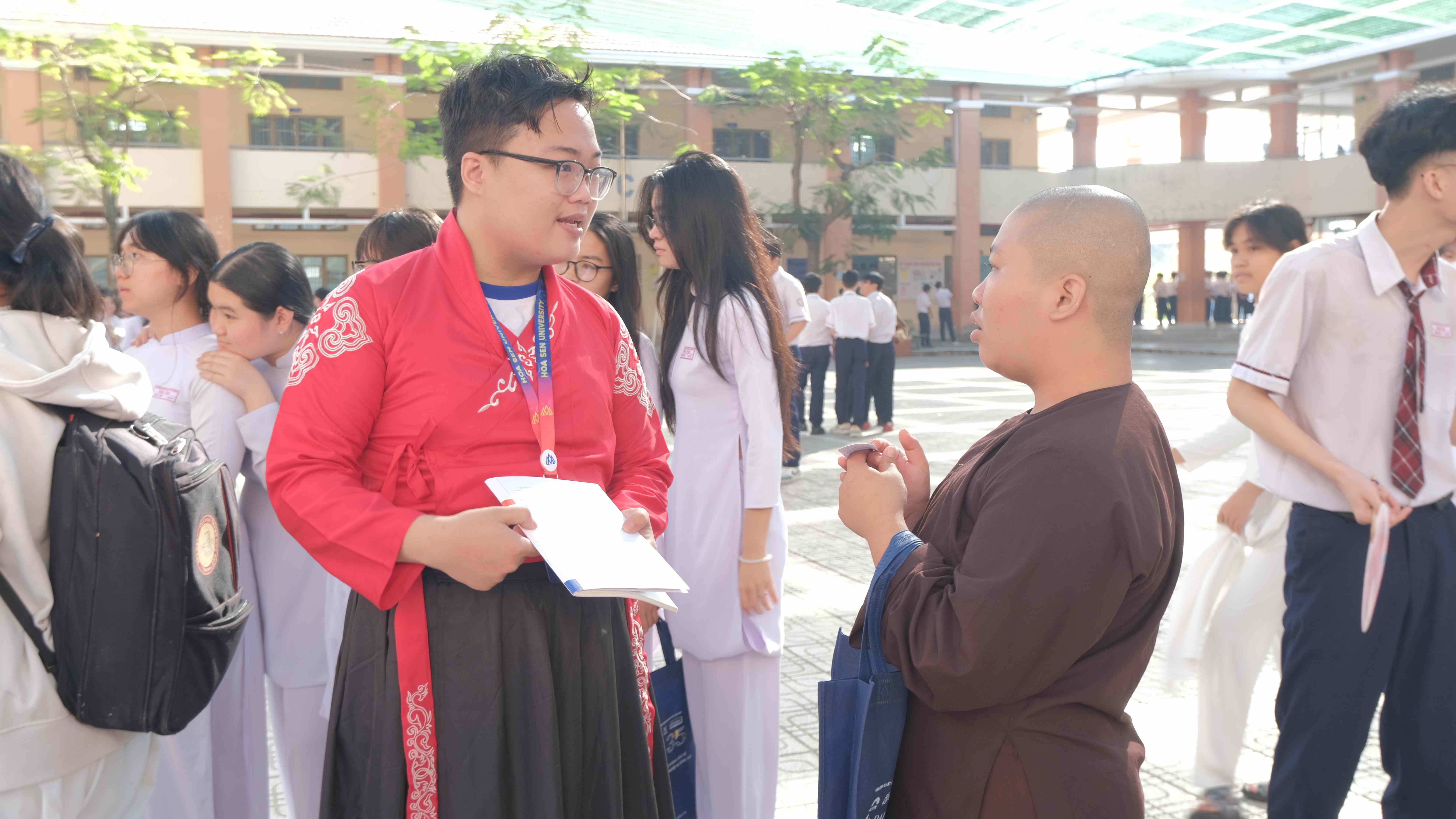 HSU Tour: Học sinh THPT Tân Túc khám phá câu chuyện văn hóa Tết châu Á