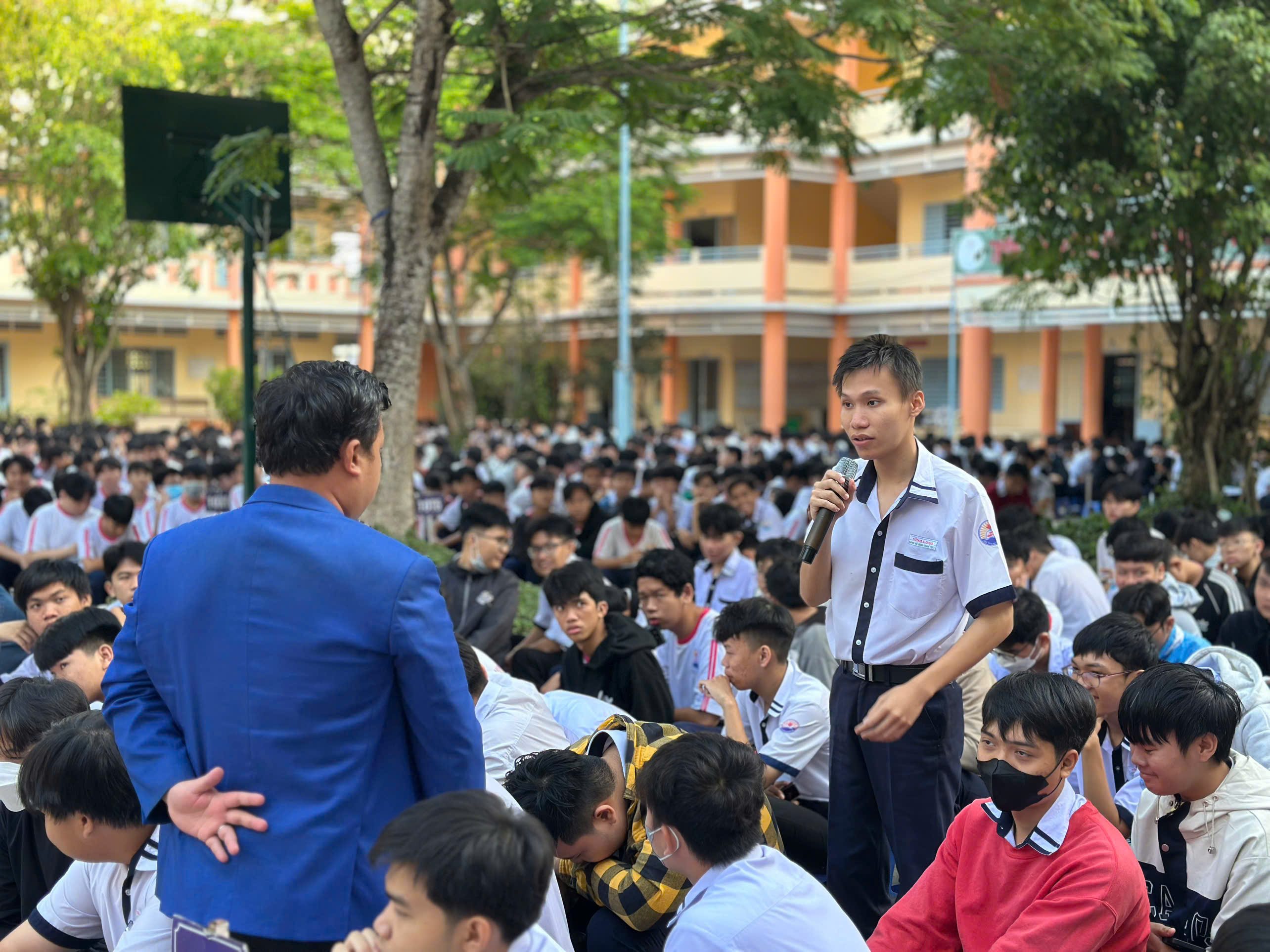Đại học Hoa Sen "gỡ rối" chọn nghề - chọn ngành cho teen Vĩnh Long