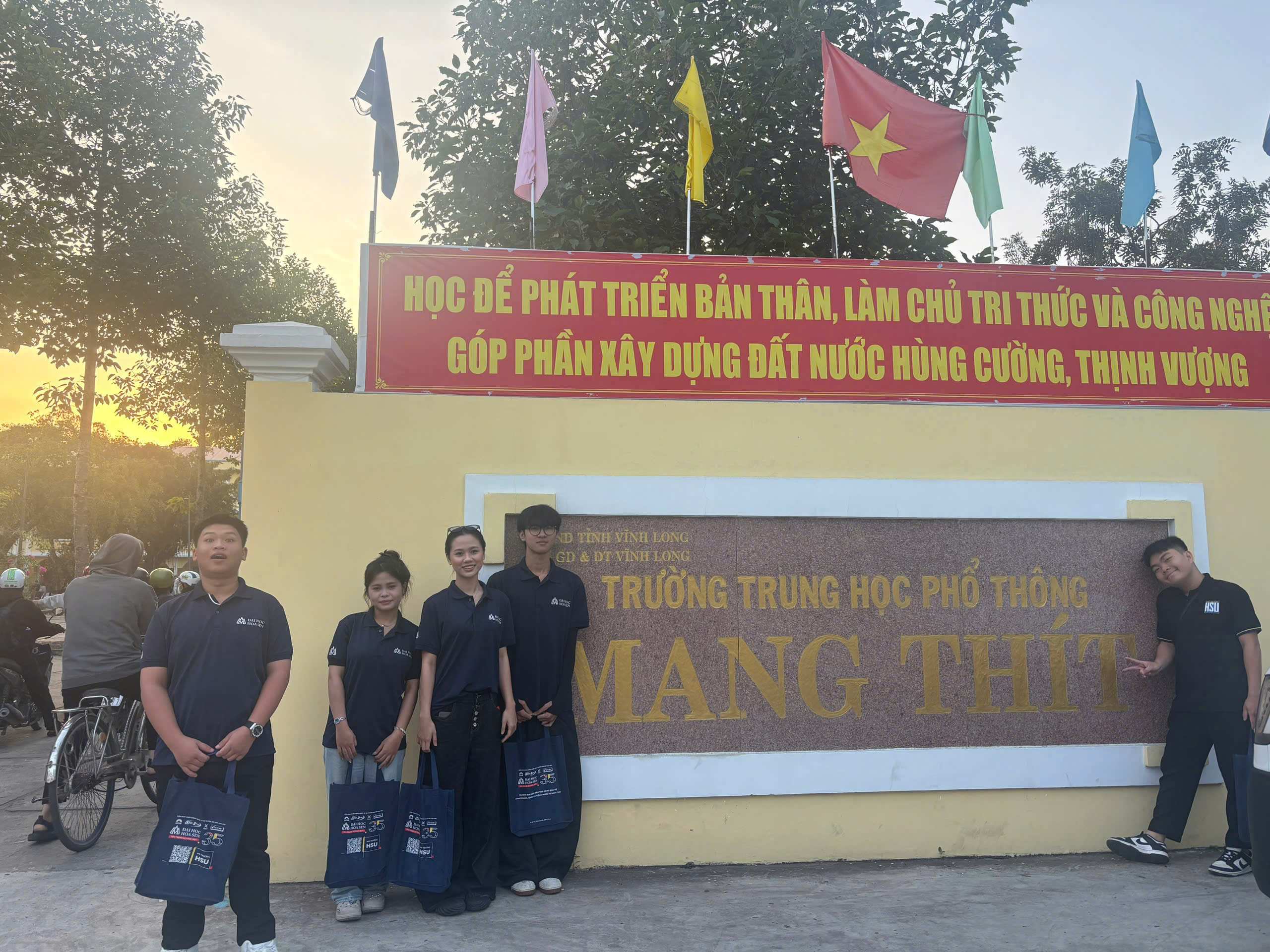 Đại học Hoa Sen "gỡ rối" chọn nghề - chọn ngành cho teen Vĩnh Long