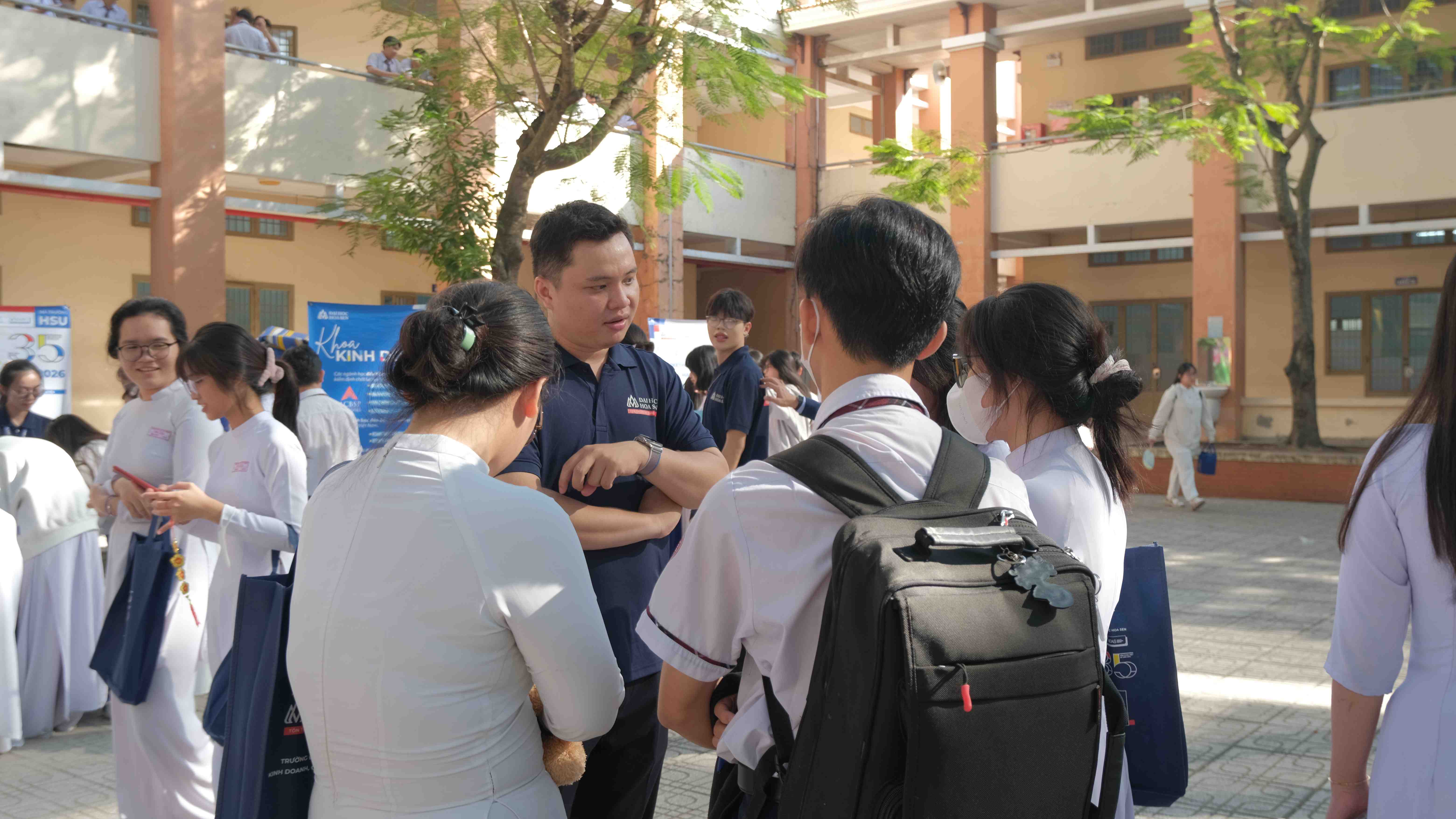 Áp sàn 16 điểm thi với xét tuyển học bạ: giữ cơ hội vào đại học bằng cách nào?