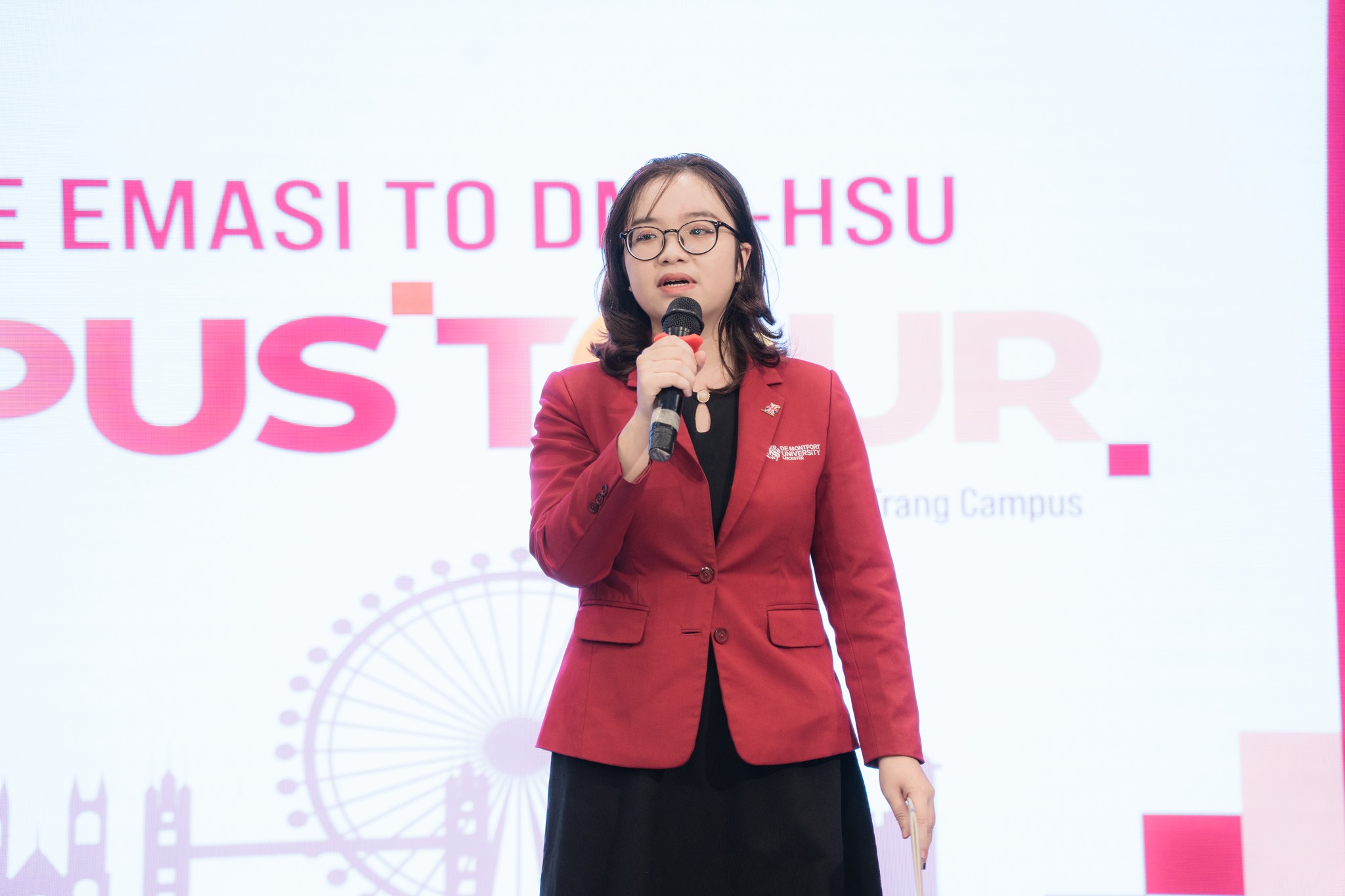 Học sinh trường EMASI trải nghiệm môi trường đại học, tìm hiểu lộ trình đào tạo quốc tế tại HSU