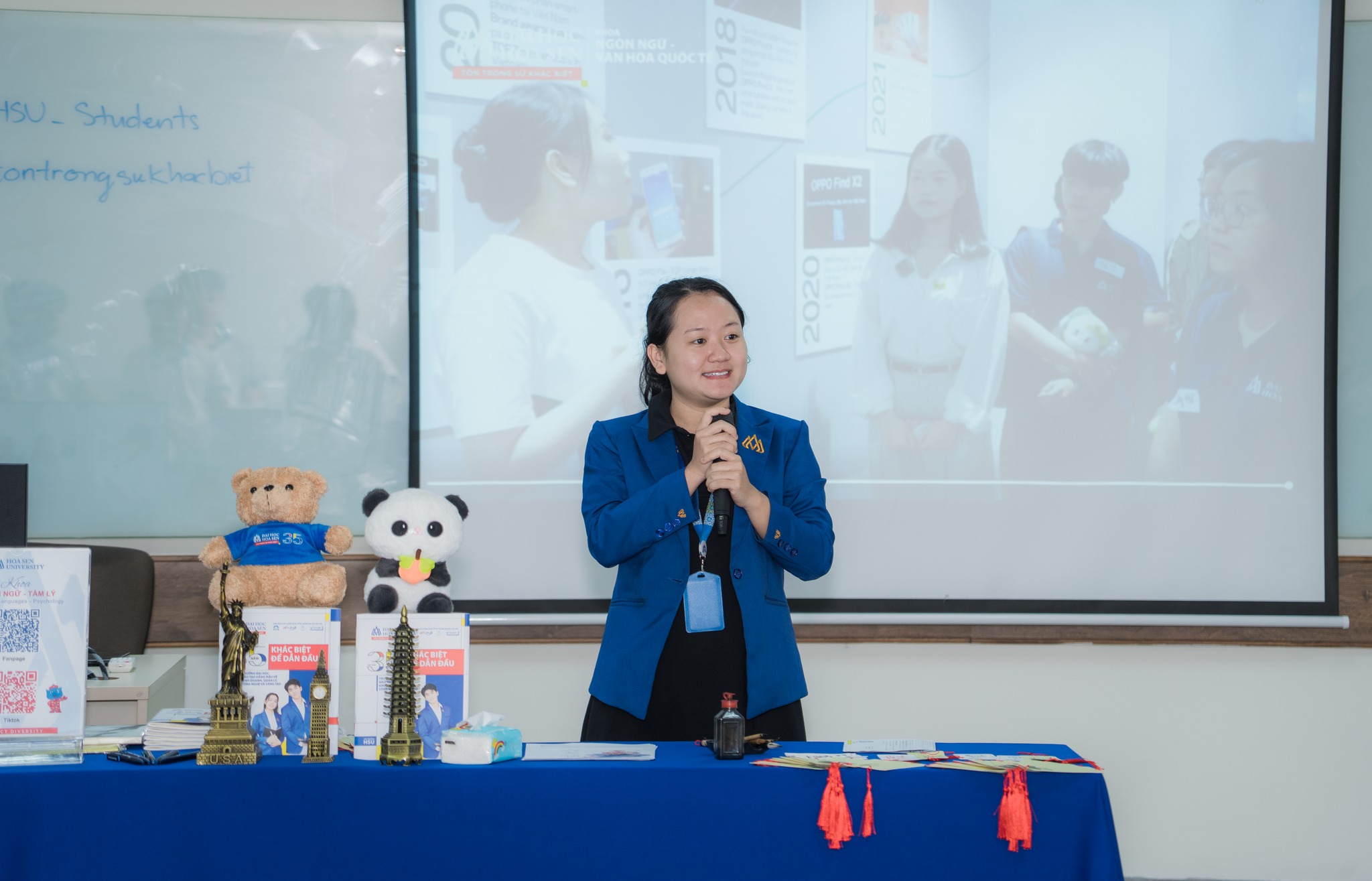 Học sinh trường EMASI trải nghiệm môi trường đại học, tìm hiểu lộ trình đào tạo quốc tế tại HSU