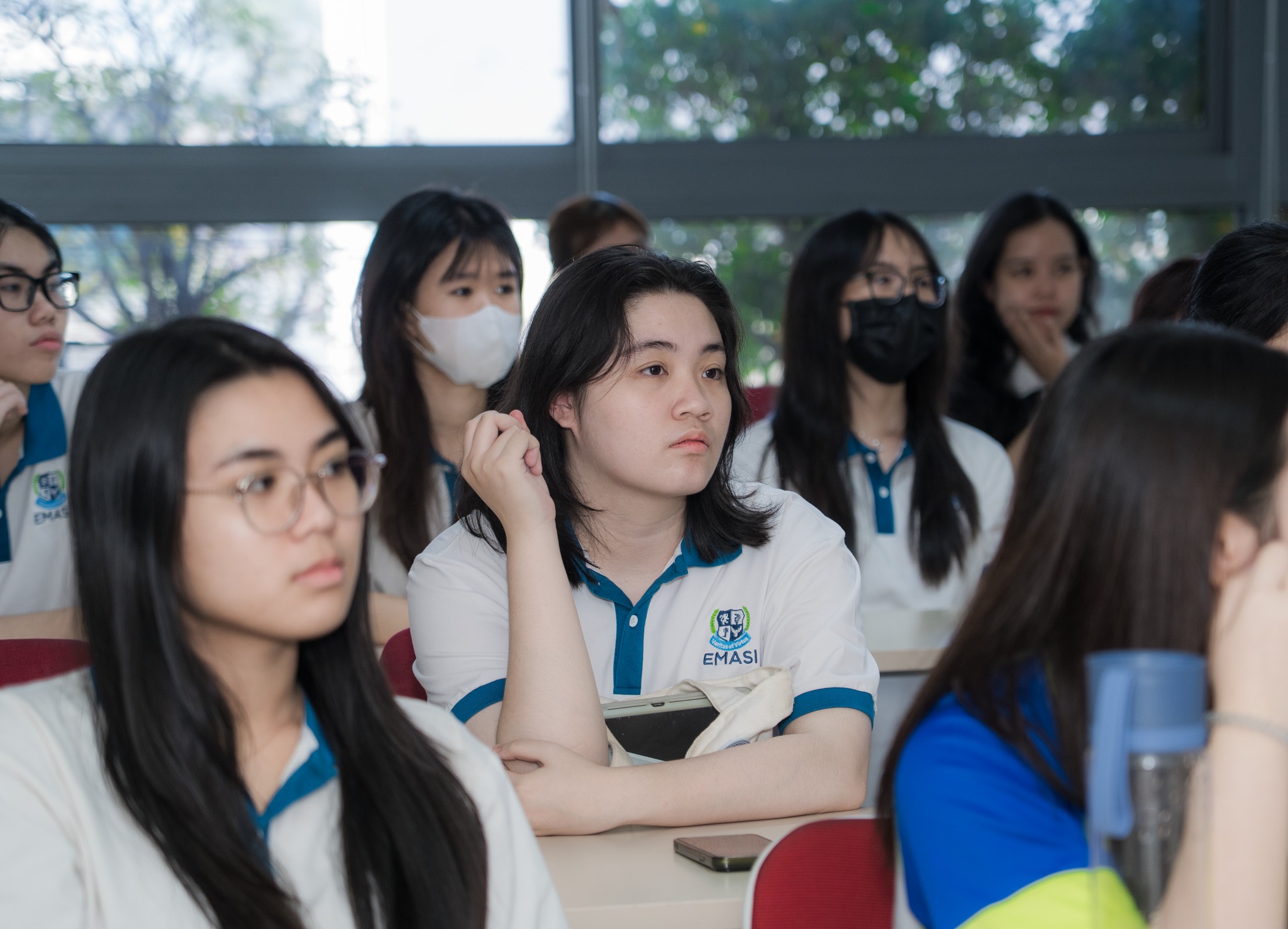 Học sinh trường EMASI trải nghiệm môi trường đại học, tìm hiểu lộ trình đào tạo quốc tế tại HSU