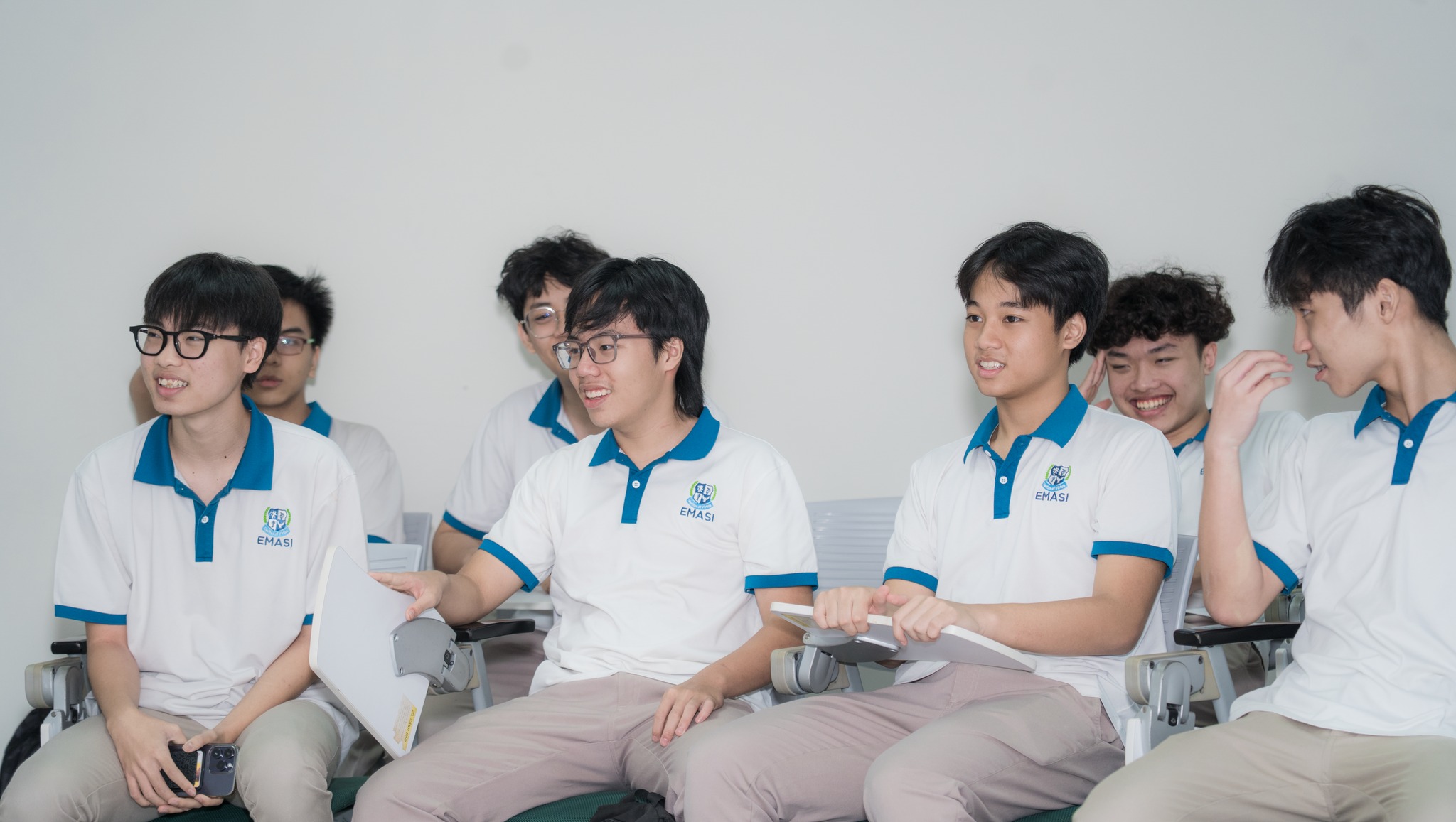 Học sinh trường EMASI trải nghiệm môi trường đại học, tìm hiểu lộ trình đào tạo quốc tế tại HSU