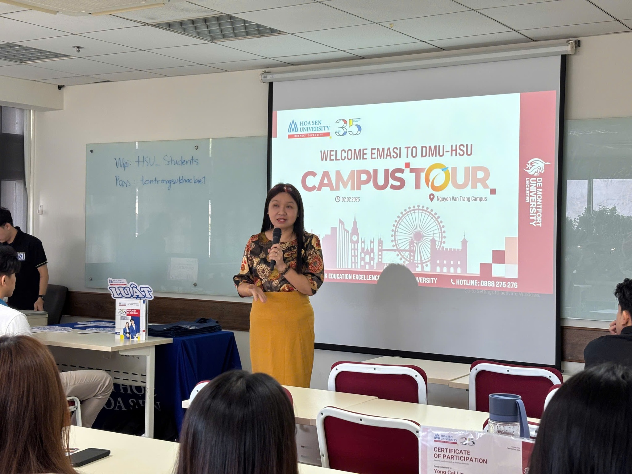 Học sinh trường EMASI trải nghiệm môi trường đại học, tìm hiểu lộ trình đào tạo quốc tế tại HSU