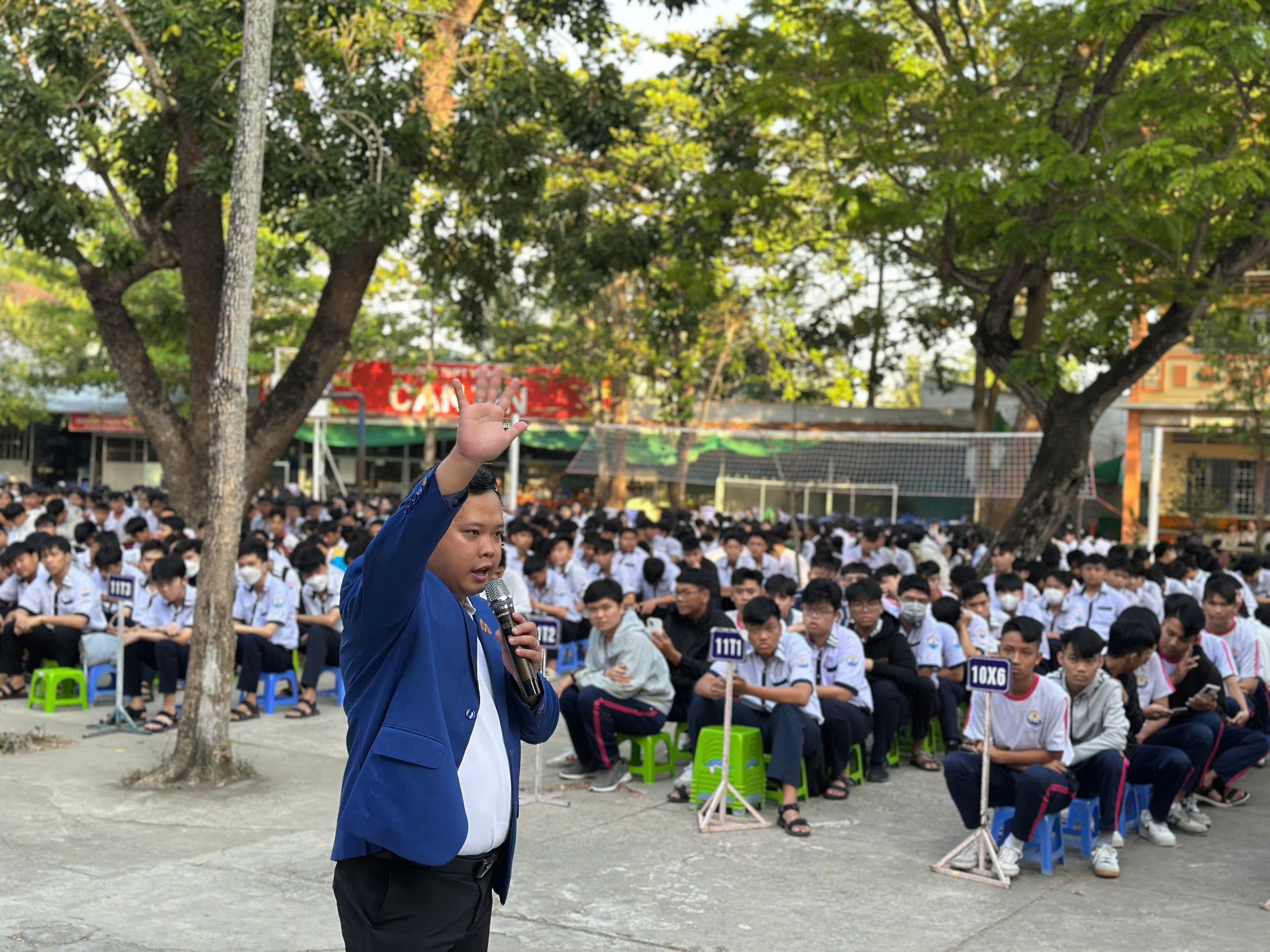 Đại học Hoa Sen "gỡ rối" chọn nghề - chọn ngành cho teen Vĩnh Long