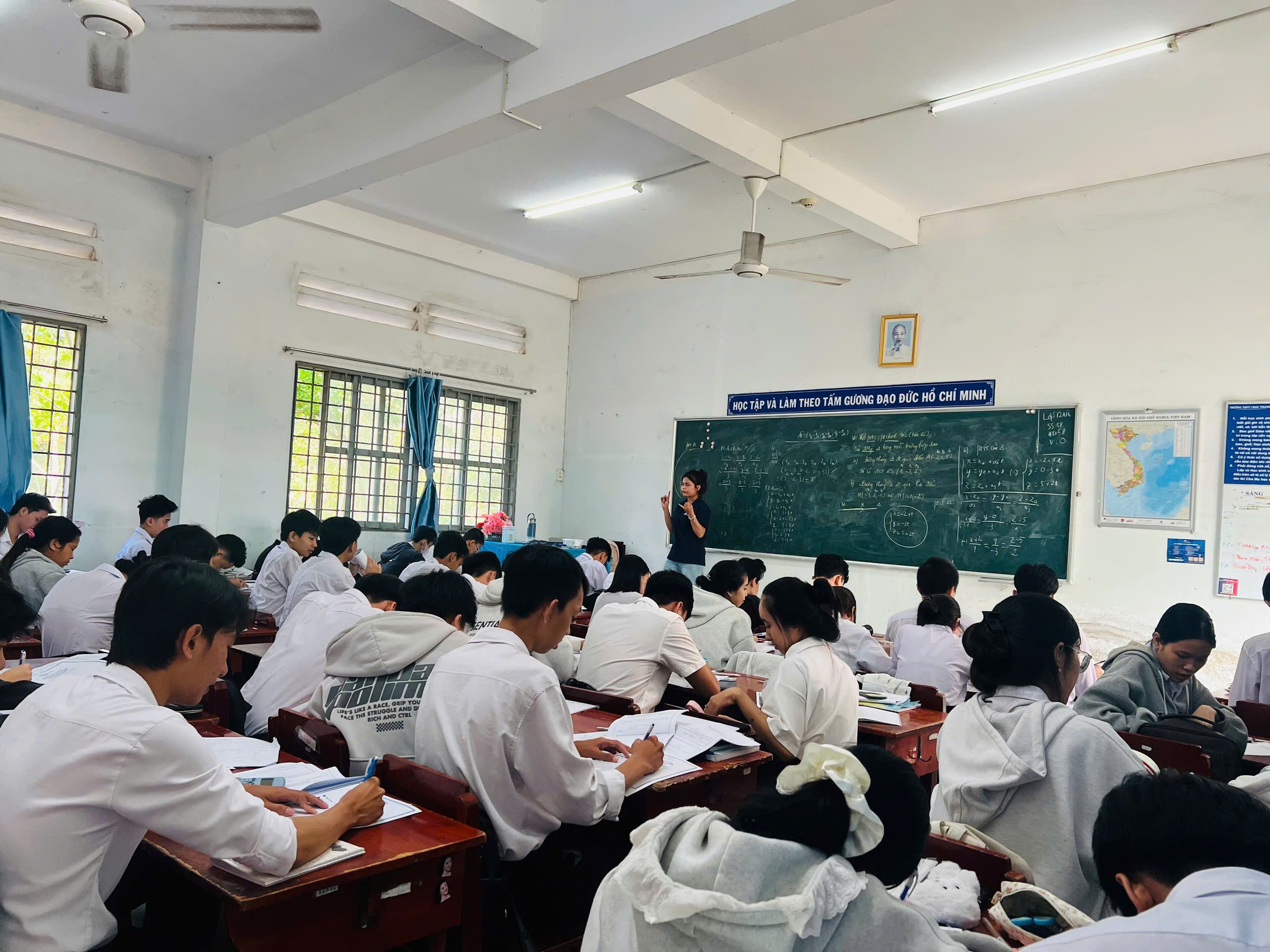 Đại học Hoa Sen "gỡ rối" chọn nghề - chọn ngành cho teen Vĩnh Long