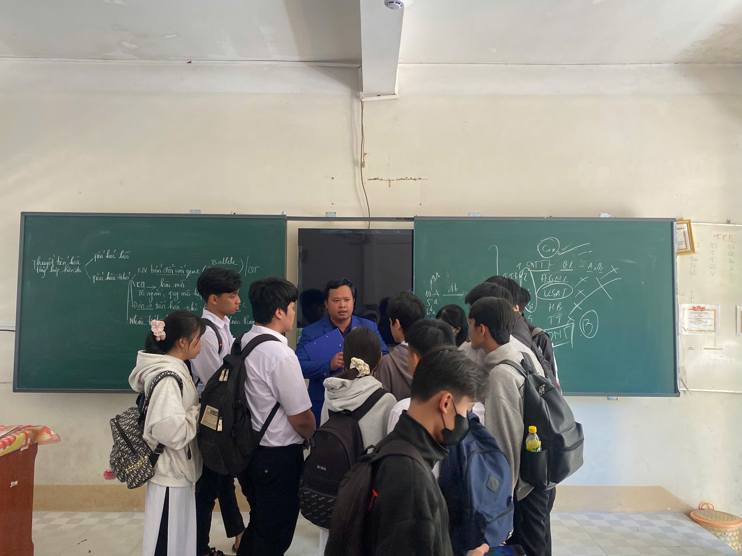 Đại học Hoa Sen "gỡ rối" chọn nghề - chọn ngành cho teen Vĩnh Long