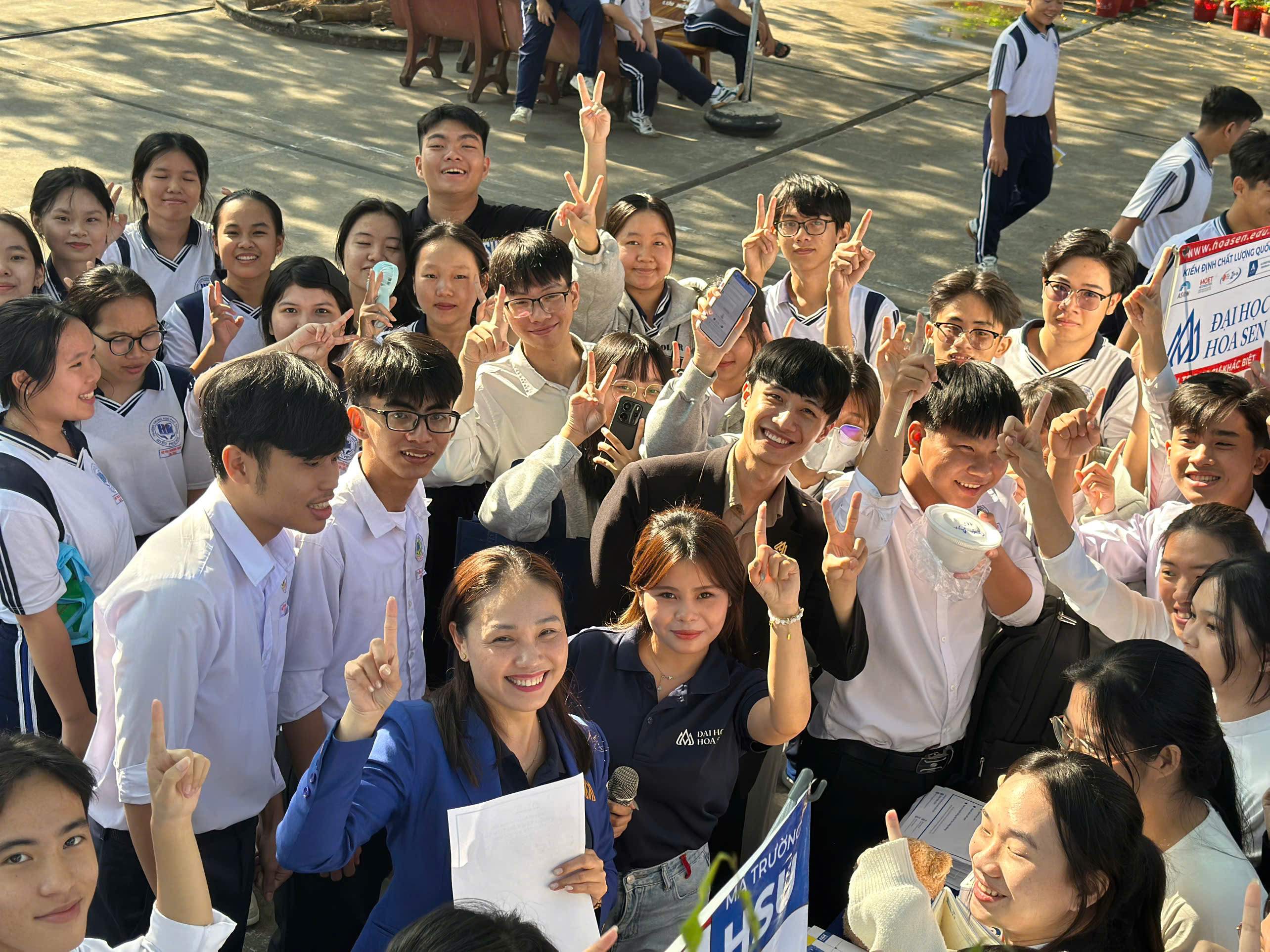 Đại học Hoa Sen "gỡ rối" chọn nghề - chọn ngành cho teen Vĩnh Long