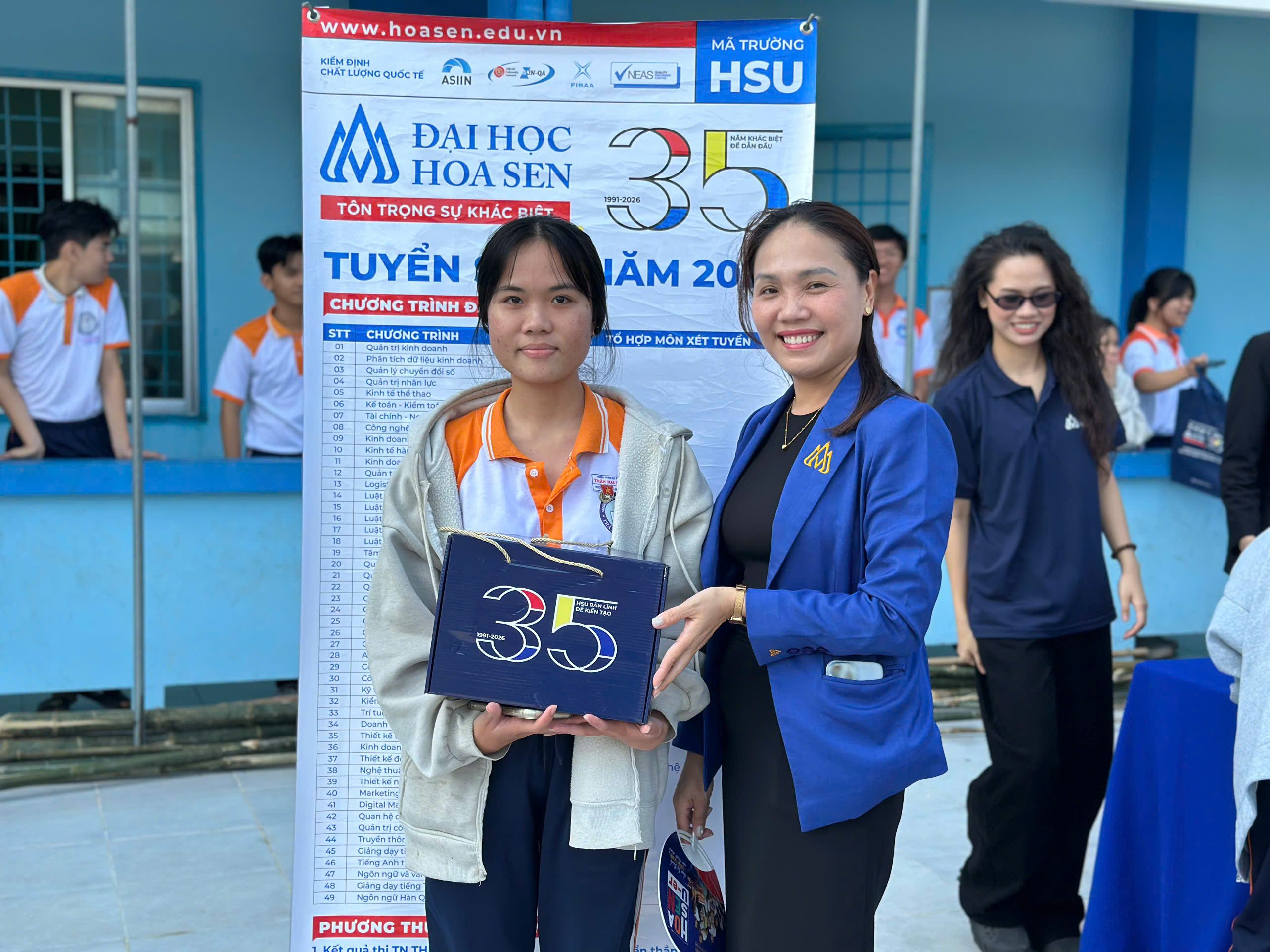 Đại học Hoa Sen "gỡ rối" chọn nghề - chọn ngành cho teen Vĩnh Long