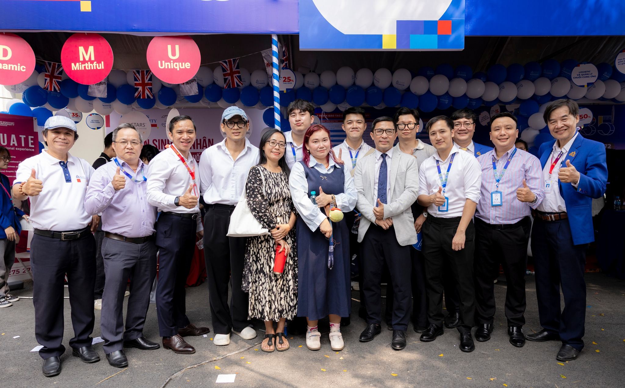 Nhiều học sinh đăng ký xét học bổng đến 70% tại gian hàng HSU ở Ngày hội tư vấn tuyển sinh – hướng nghiệp 2026