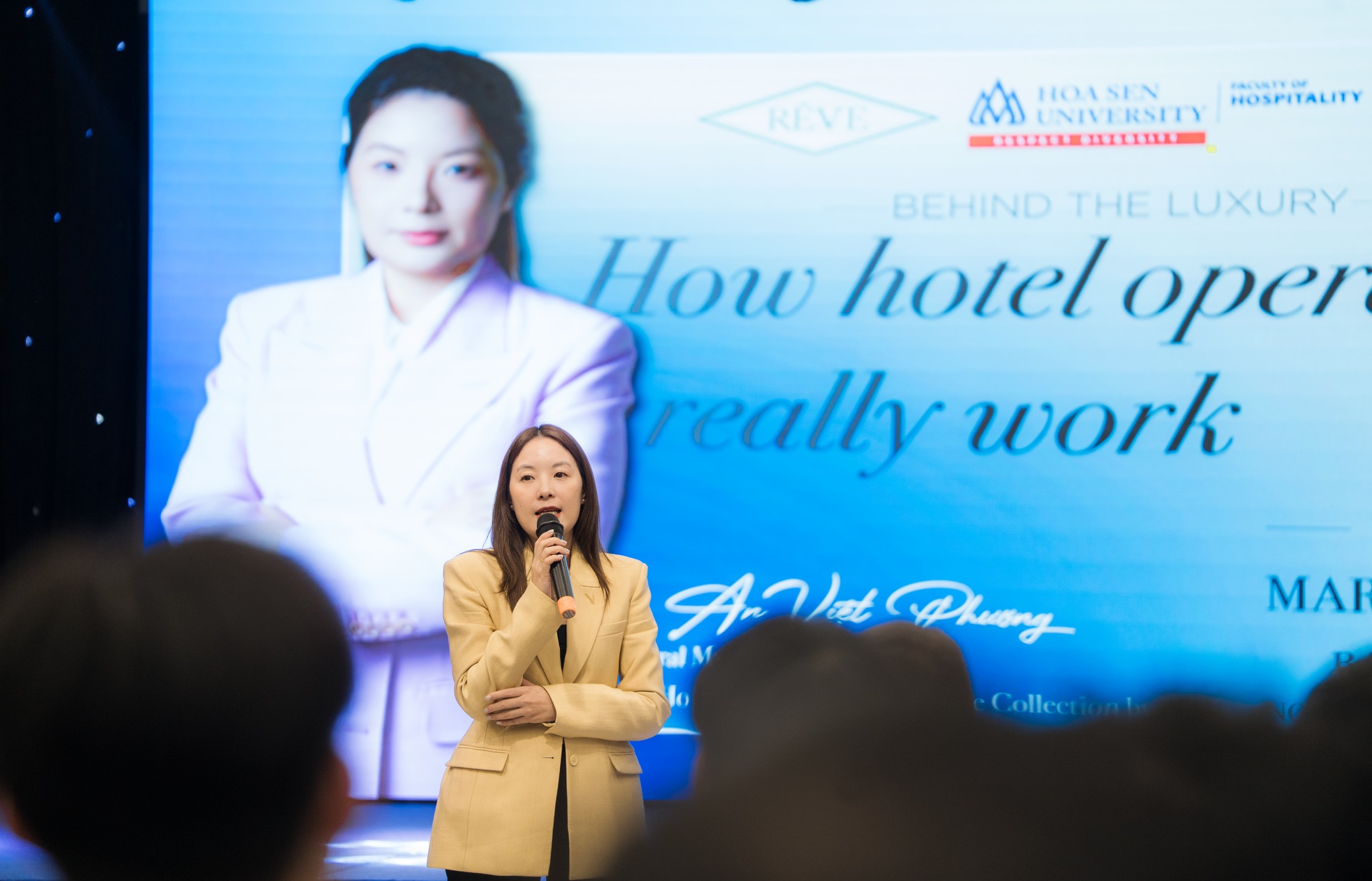 Sinh viên Hoa Sen Elite khám phá nghệ thuật vận hành khách sạn 5 sao cùng lãnh đạo doanh nghiệp