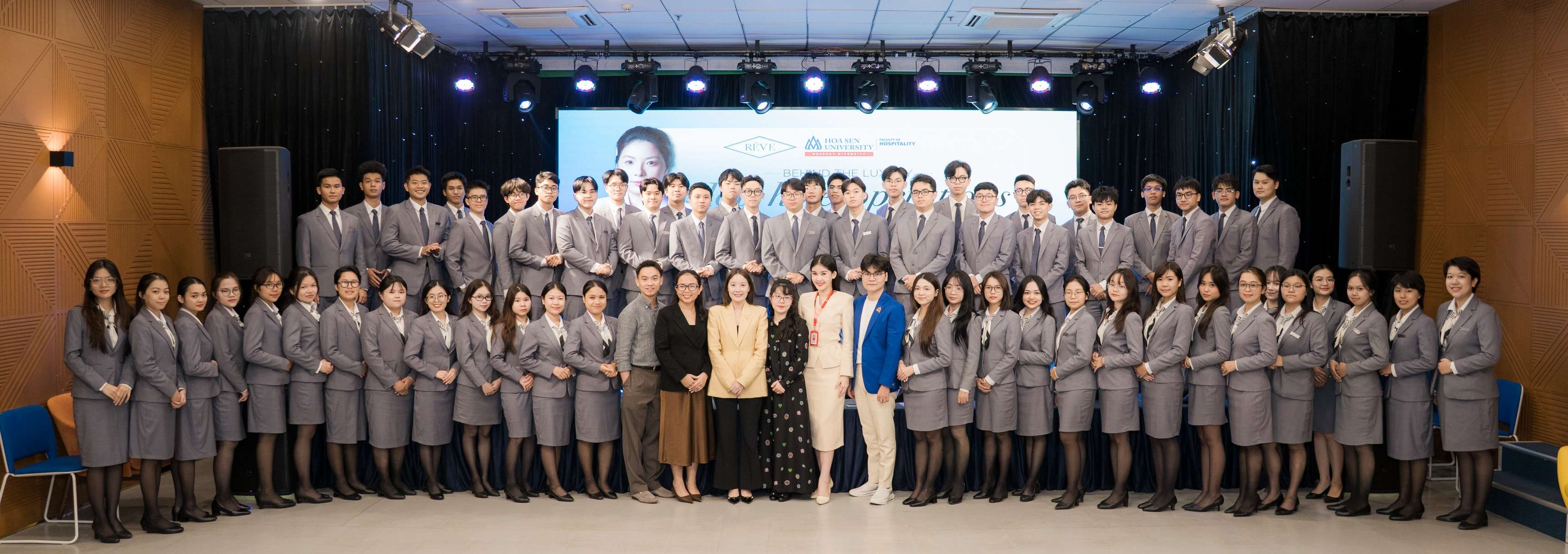 Sinh viên Hoa Sen Elite khám phá nghệ thuật vận hành khách sạn 5 sao cùng lãnh đạo doanh nghiệp