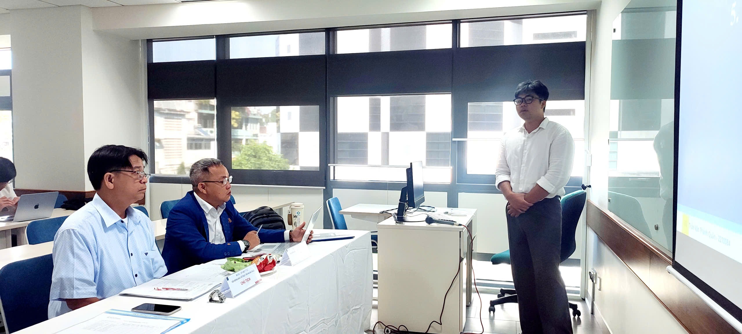 Sinh viên Khoa Marketing – Truyền thông HSU khép lại học kỳ Thực tập nhận thức với 7 hội đồng bảo vệ báo cáo