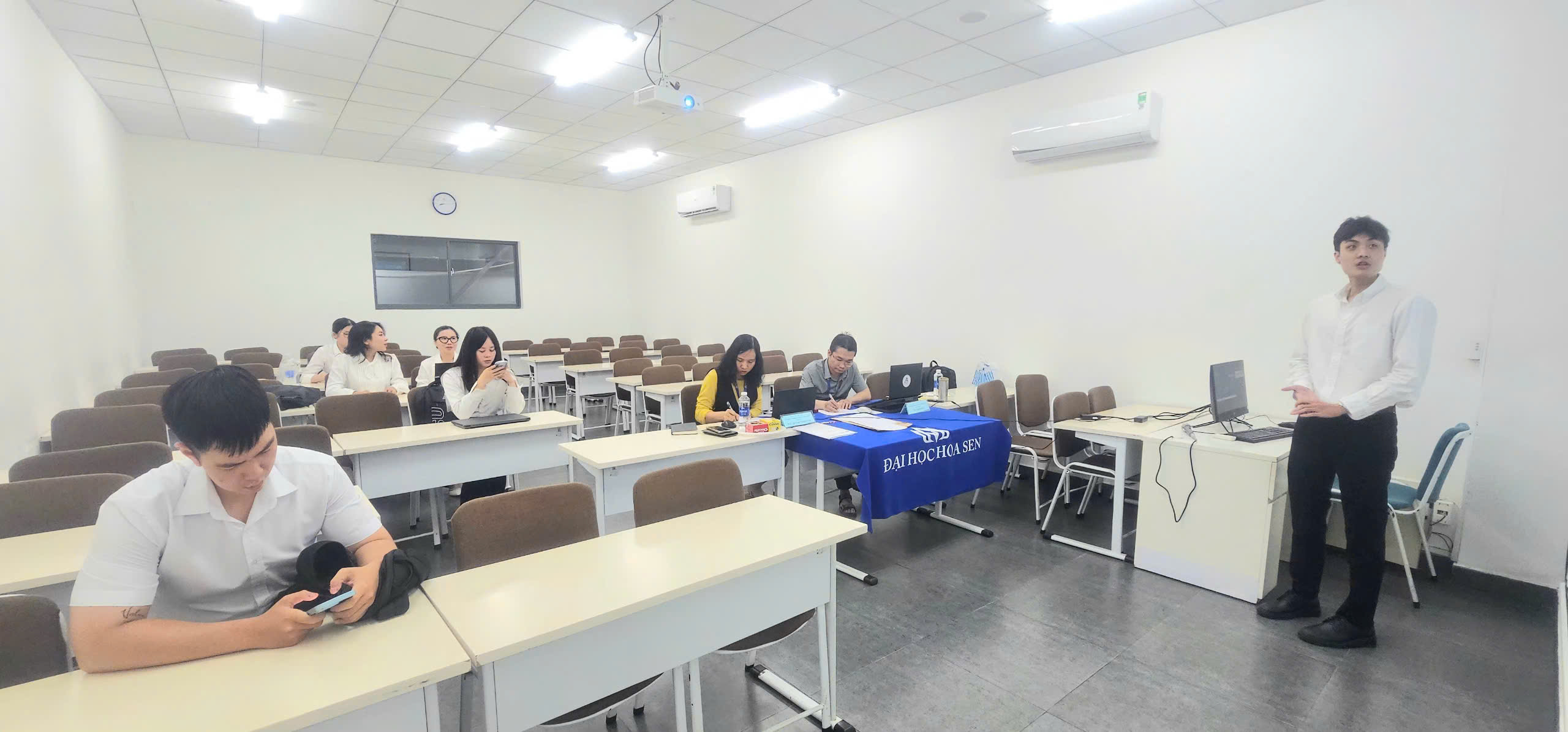 Sinh viên Khoa Logictics - Thương mại quốc tế hoàn thành học kỳ Thực tập nhận thức