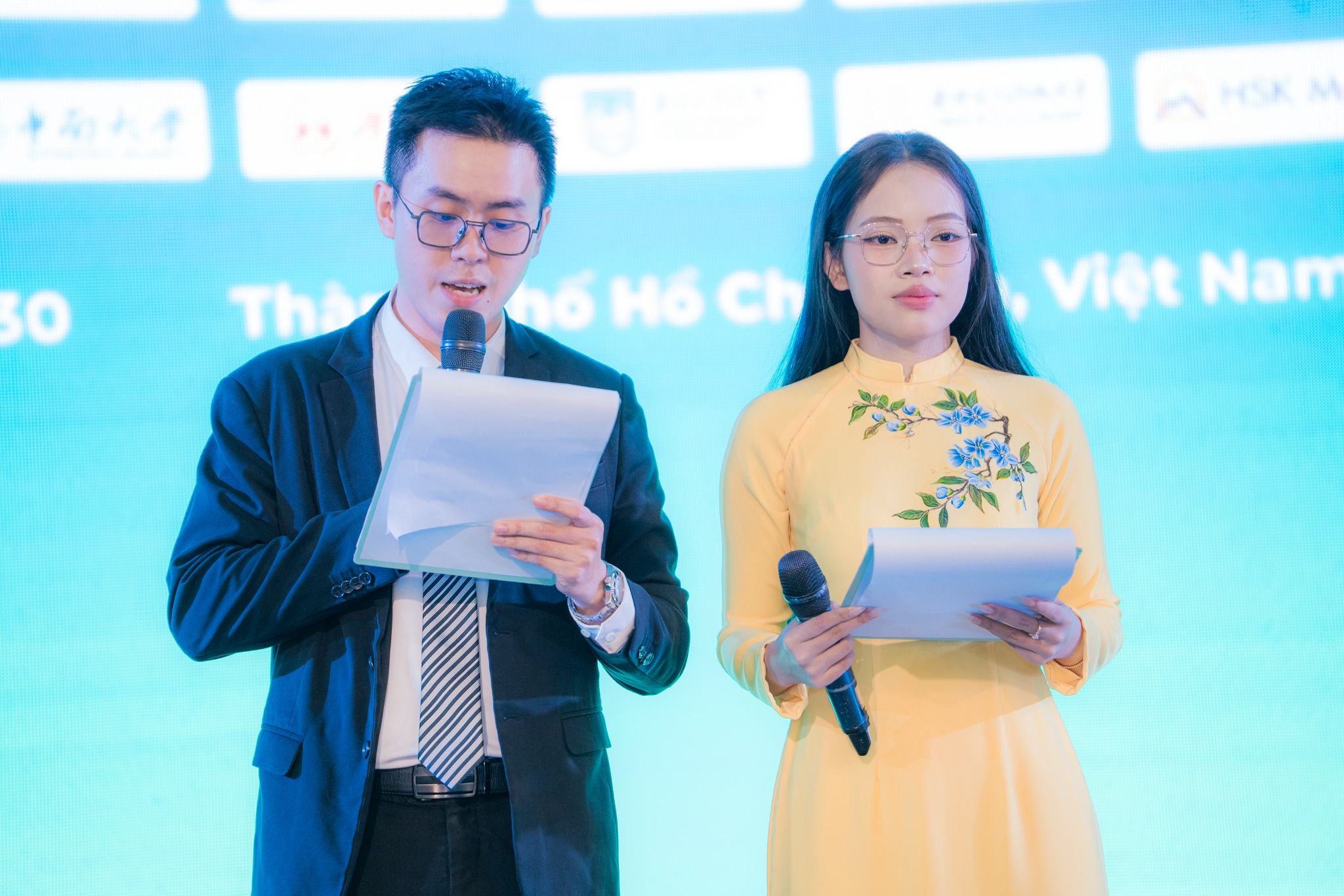 Sinh viên Ngôn ngữ Trung Quốc HSU tham gia vận hành hội thảo quốc tế quy mô lớn