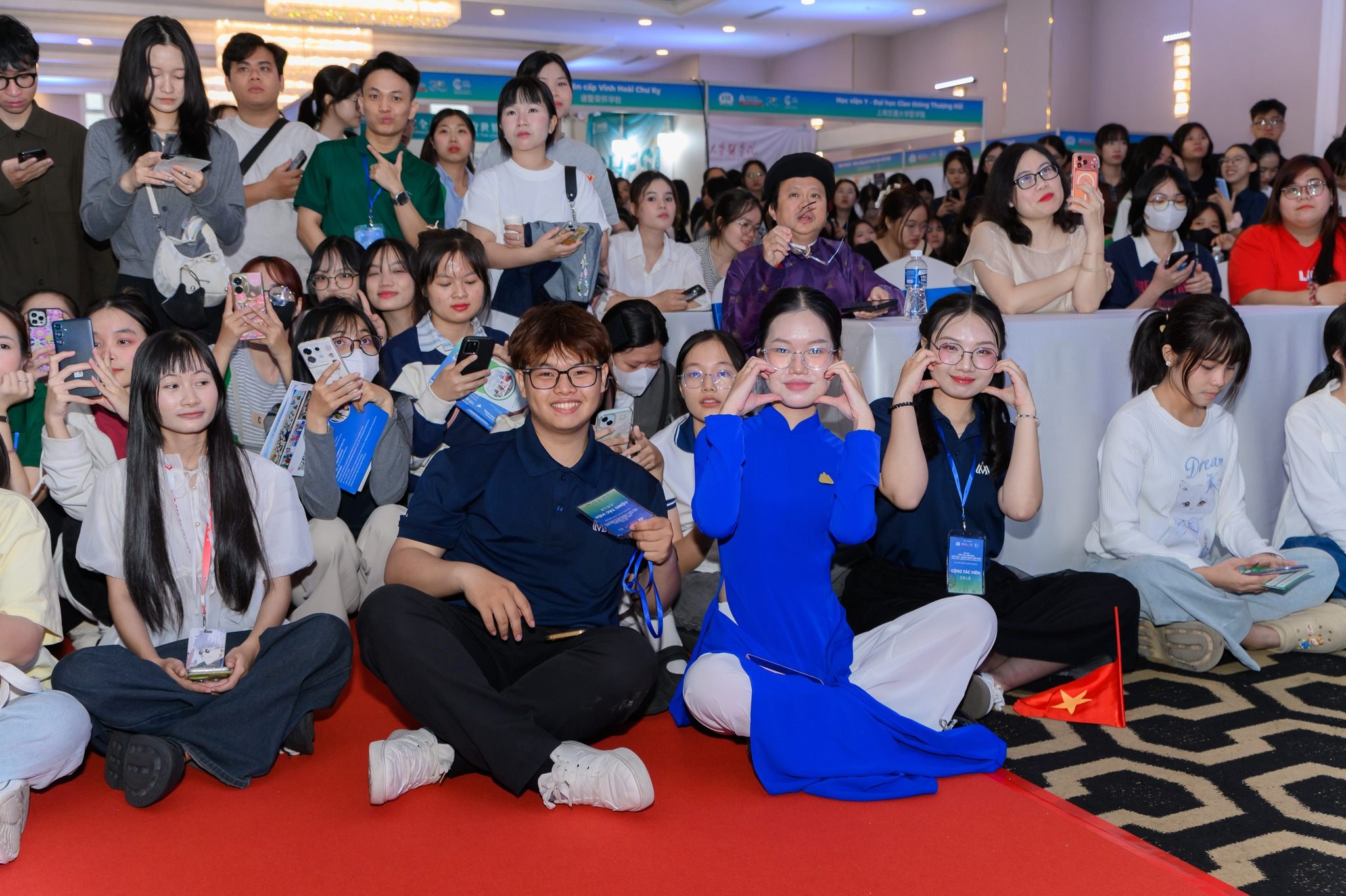 Sinh viên Ngôn ngữ Trung Quốc HSU tham gia vận hành hội thảo quốc tế quy mô lớn