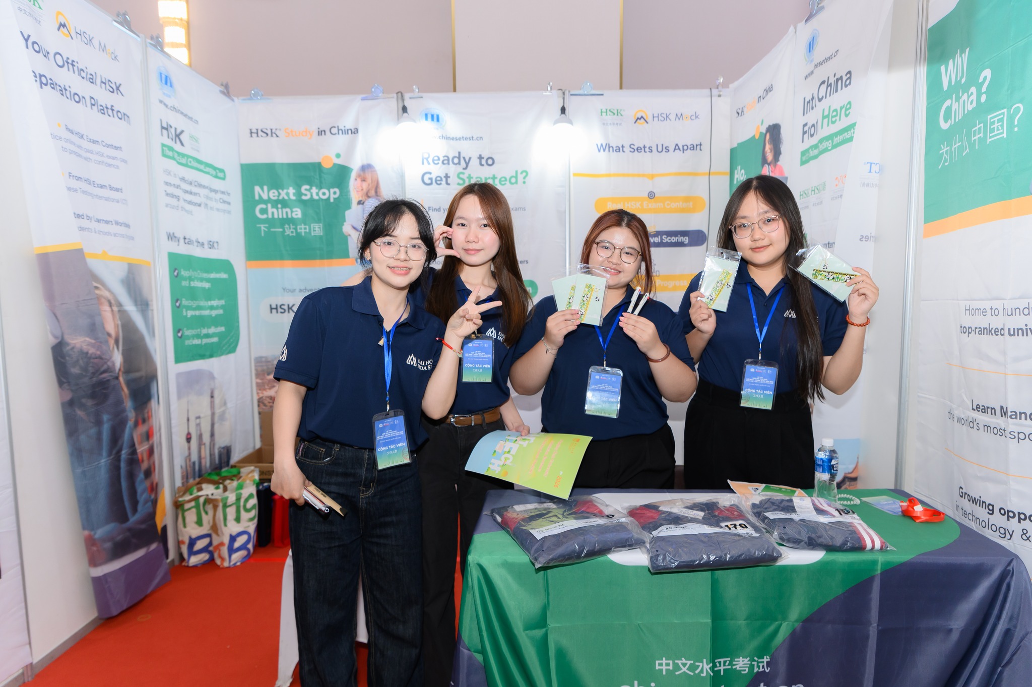 Sinh viên Ngôn ngữ Trung Quốc HSU tham gia vận hành hội thảo quốc tế quy mô lớn