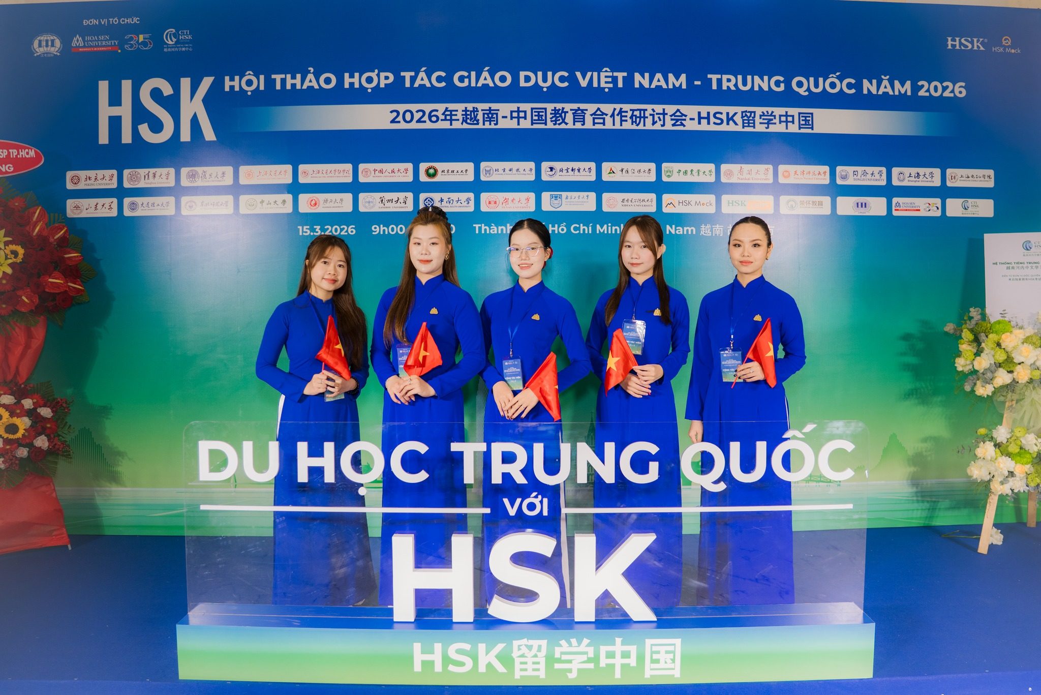 Sinh viên Ngôn ngữ Trung Quốc HSU tham gia vận hành hội thảo quốc tế quy mô lớn