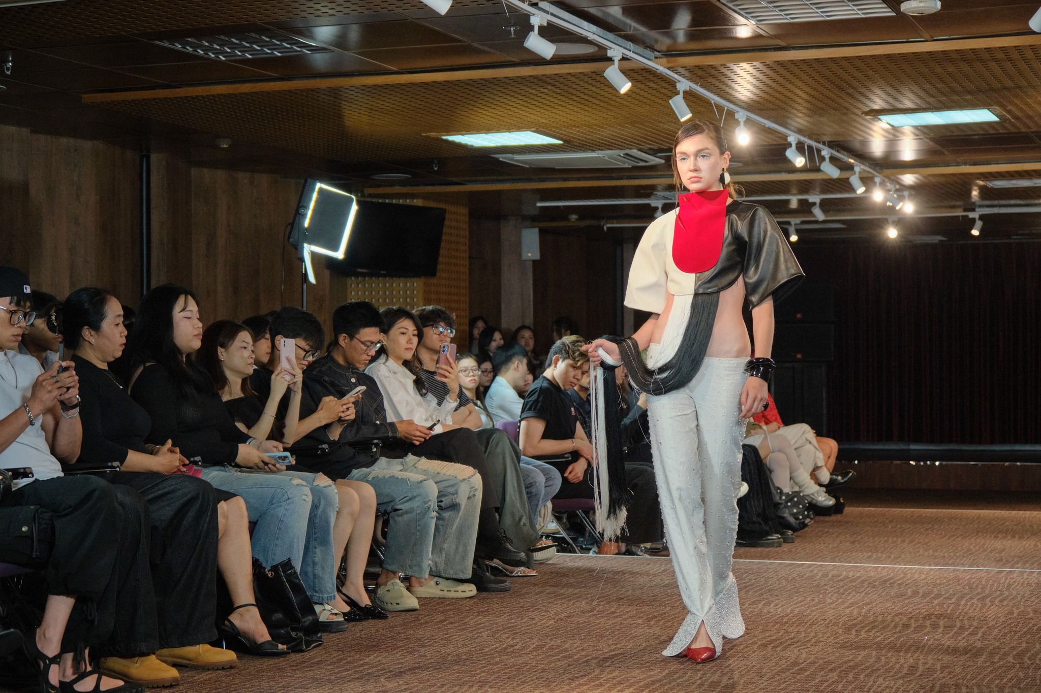 Sinh viên Thiết kế Thời trang HSU tại sàn diễn Archive Reimagined