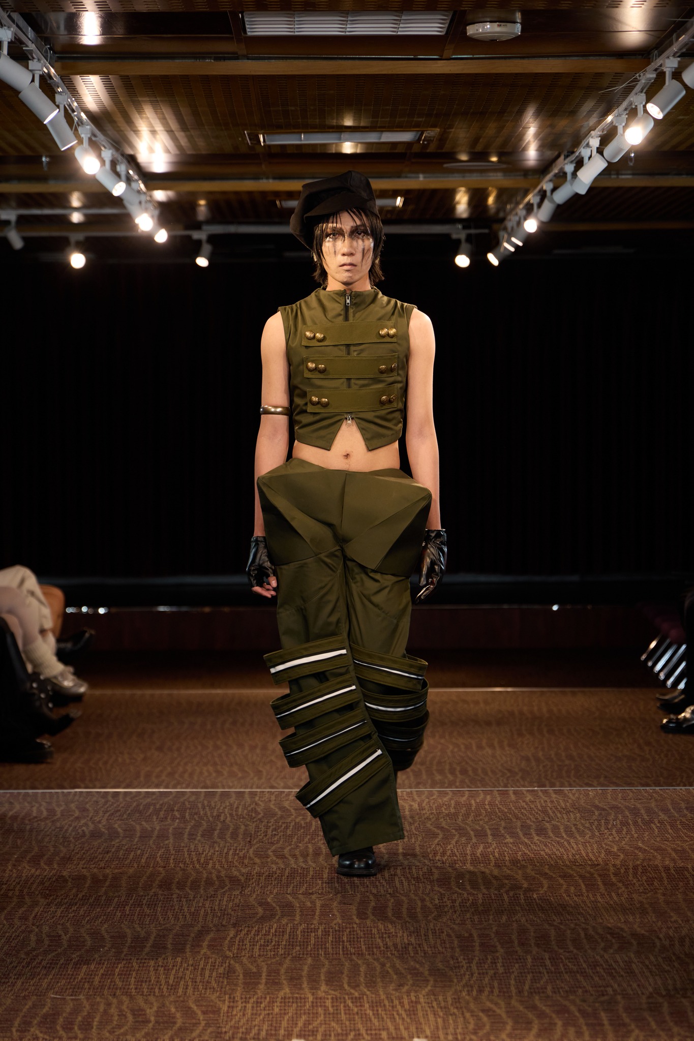 Sinh viên Thiết kế Thời trang HSU tại sàn diễn Archive Reimagined