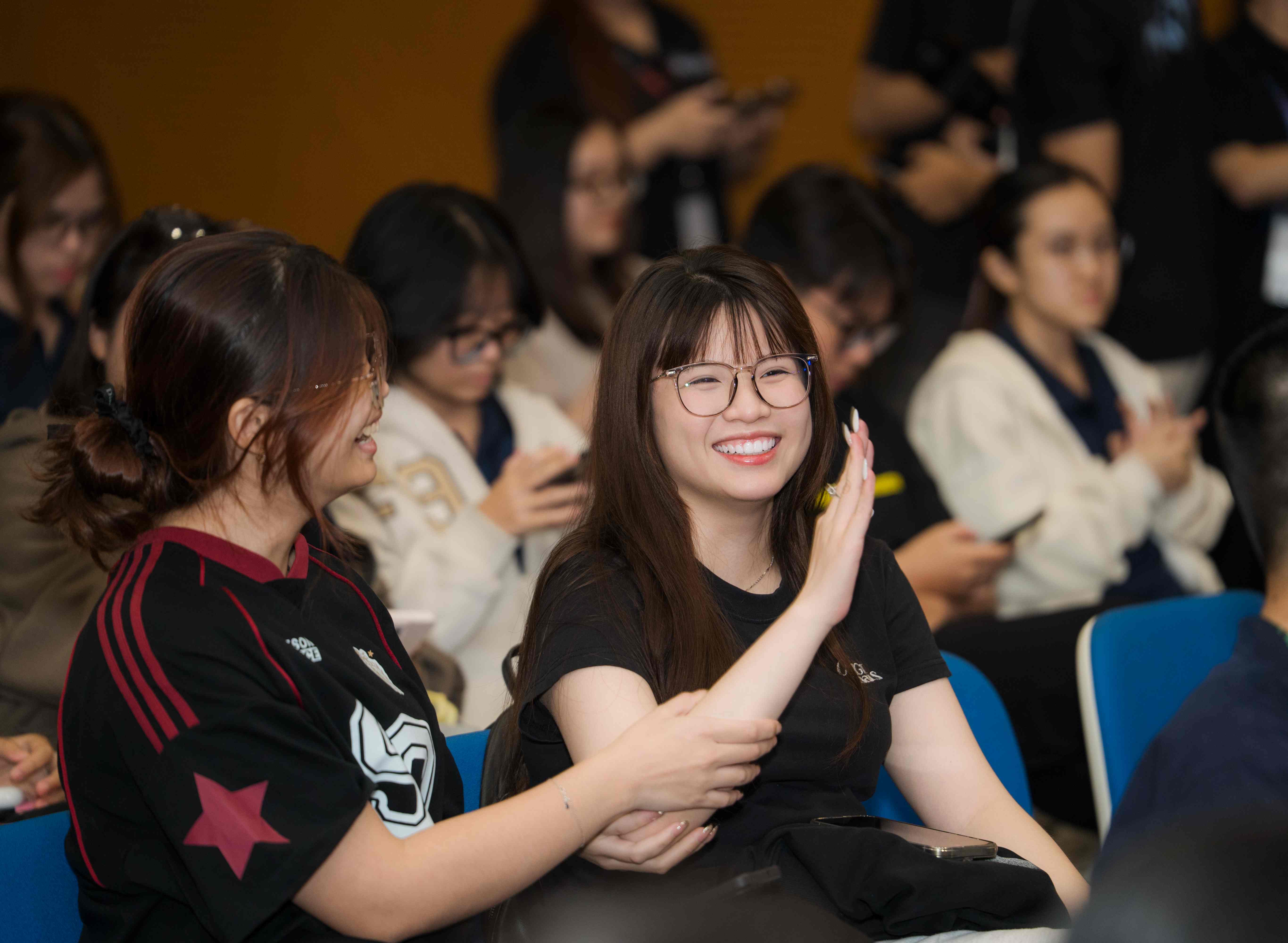 Talkshow “Đồng nhịp sáng tạo – Kể nên màn ảnh”: Góc nhìn thực tế từ ekip phim Phí Phông – Quỷ máu rừng thiêng