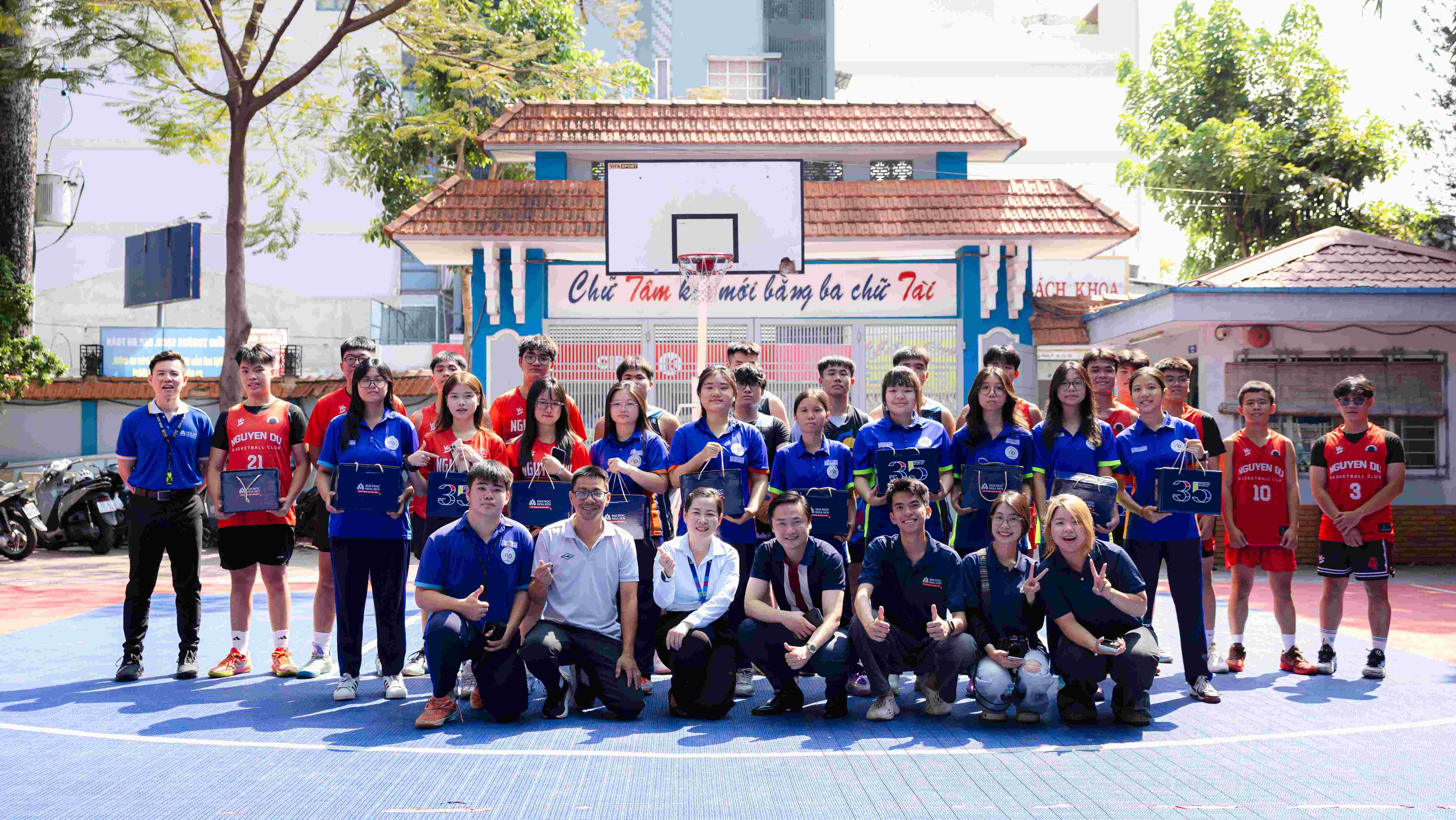 HSU giao lưu bóng rổ cùng THPT Nguyễn Du, lan tỏa tinh thần thể thao học đường