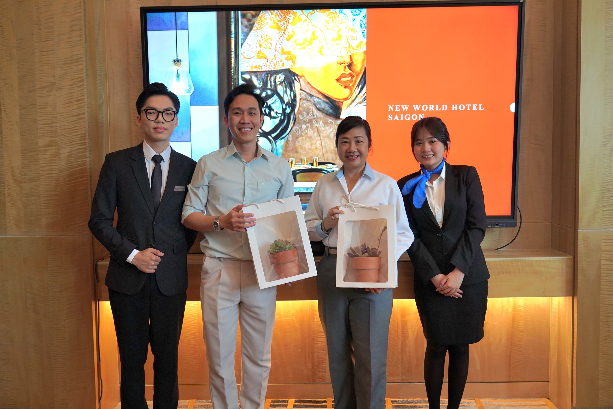 Sinh viên ngành Quản trị Khách sạn trải nghiệm chuẩn dịch vụ 5 sao tại New World Saigon