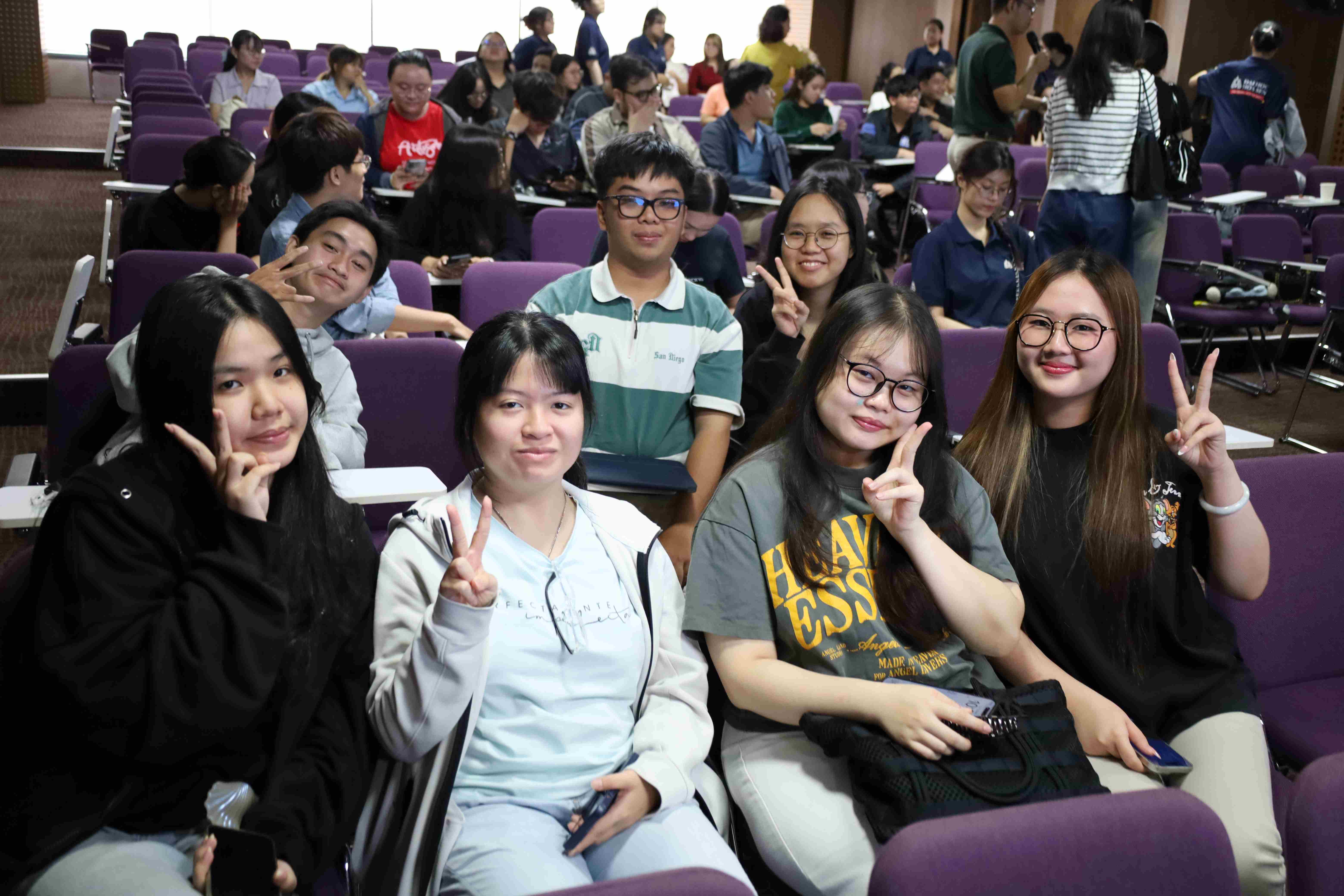 Từ lý thuyết đến thực chiến: Sinh viên Ngôn ngữ Anh HSU nâng cao kỹ năng giao tiếp hiệu quả cho học tập và công việc