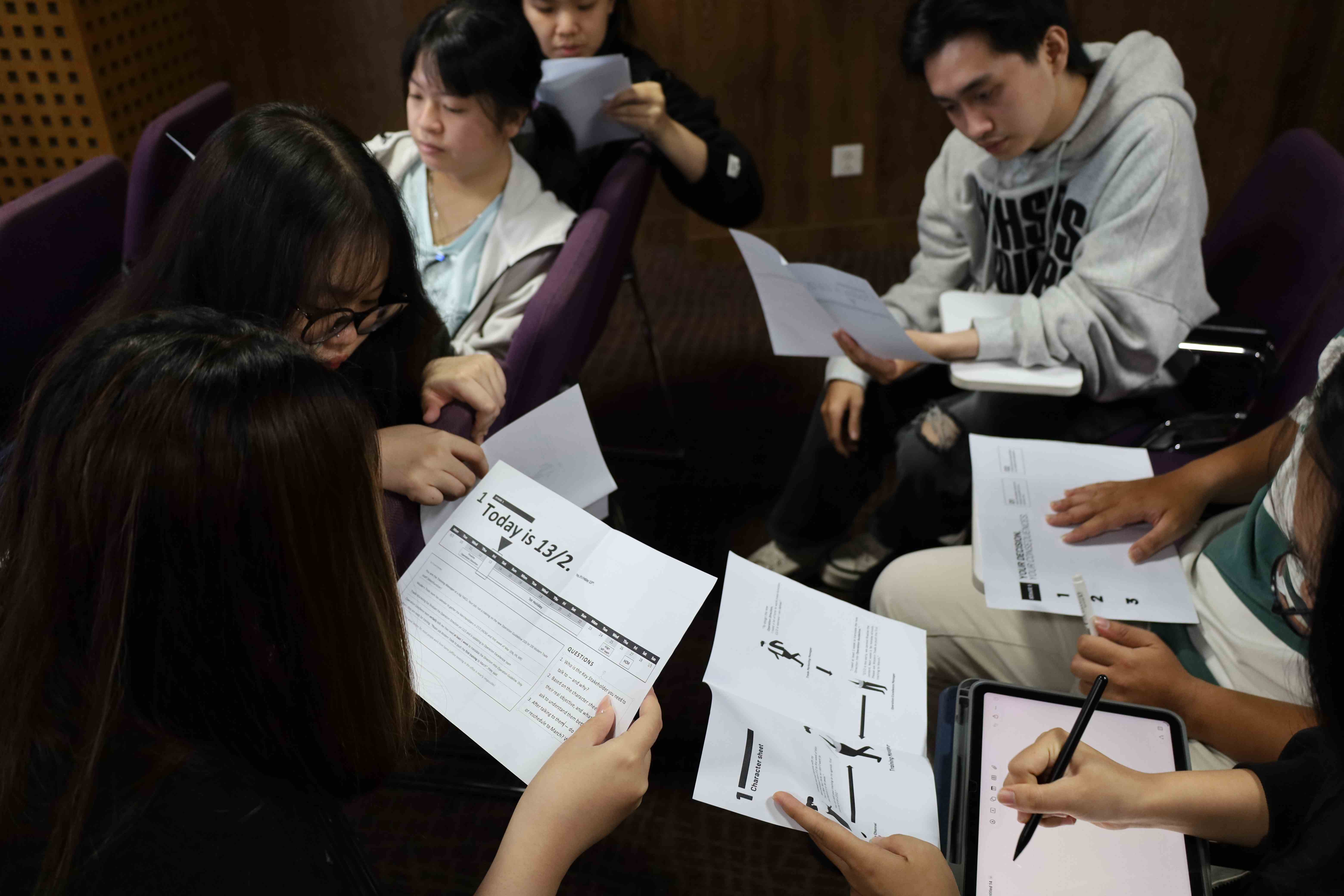 Từ lý thuyết đến thực chiến: Sinh viên Ngôn ngữ Anh HSU nâng cao kỹ năng giao tiếp hiệu quả cho học tập và công việc