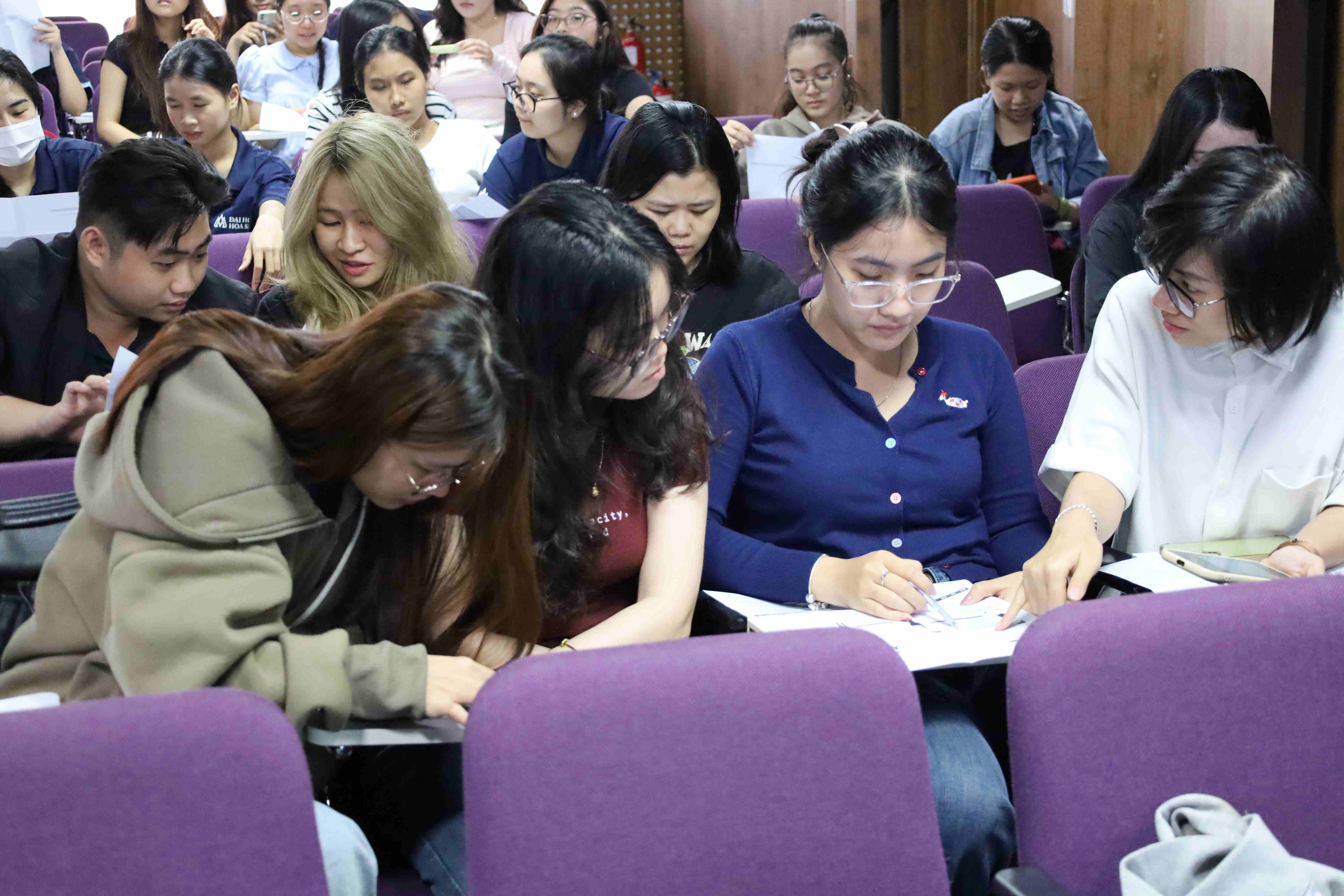 Từ lý thuyết đến thực chiến: Sinh viên Ngôn ngữ Anh HSU nâng cao kỹ năng giao tiếp hiệu quả cho học tập và công việc
