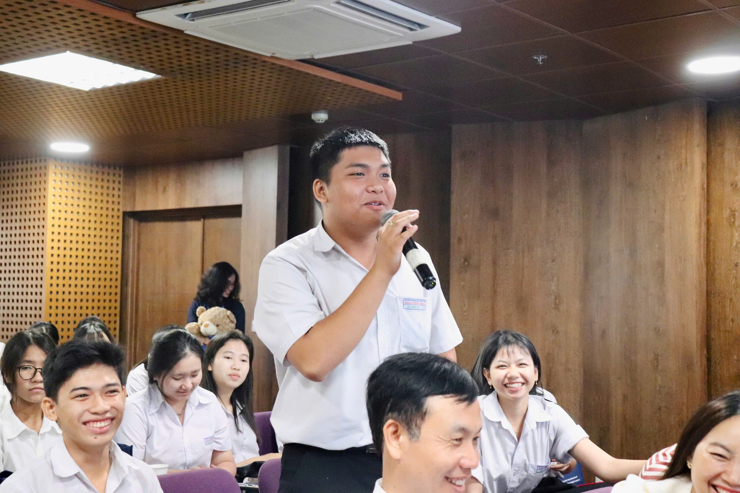 Học sinh THPT Nguyễn Trãi (Bà Rịa - Vũng Tàu) khám phá tiềm năng ngành học qua hành trình trải nghiệm tại HSU