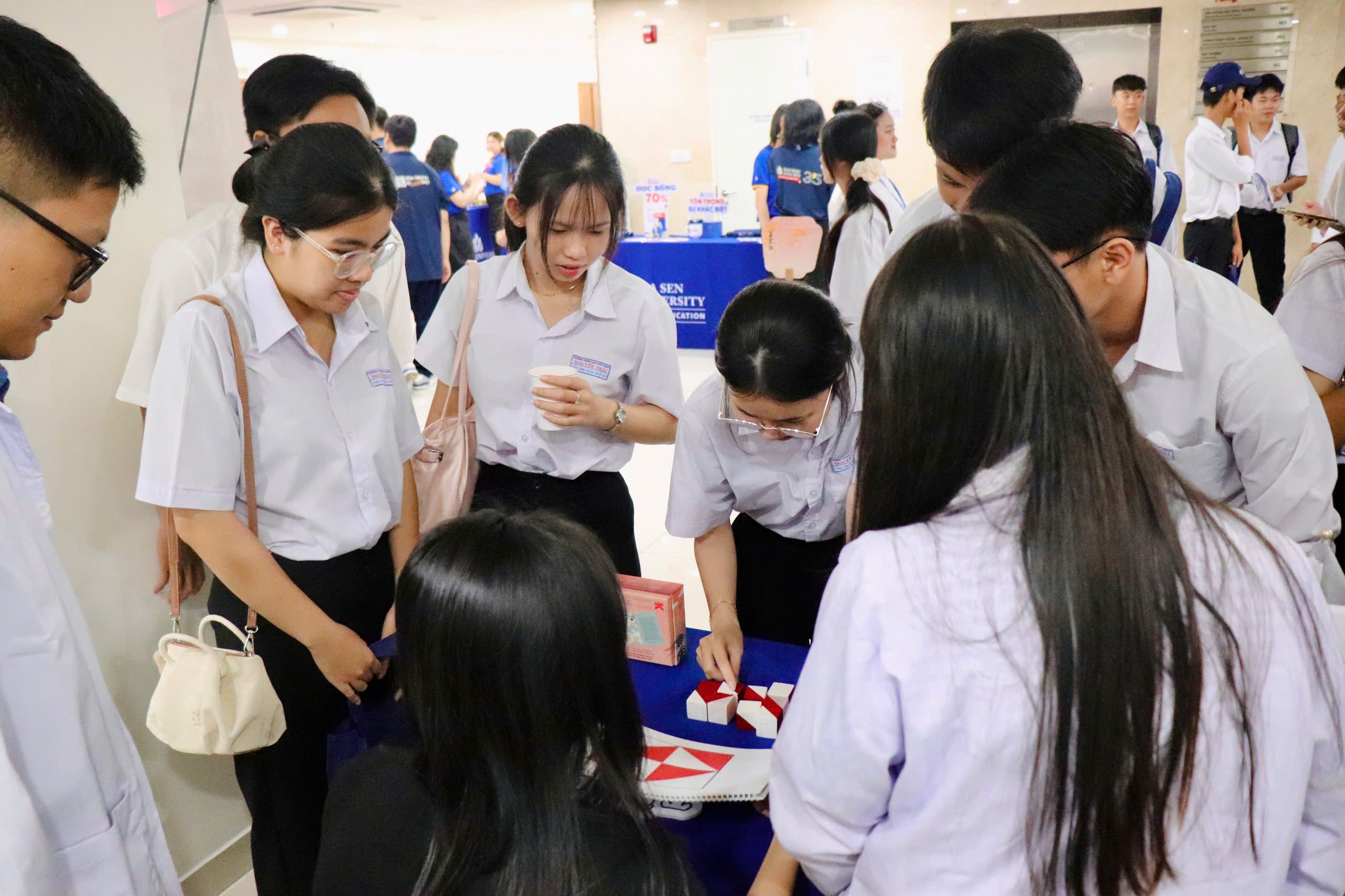 Học sinh THPT Nguyễn Trãi (Bà Rịa - Vũng Tàu) khám phá tiềm năng ngành học qua hành trình trải nghiệm tại HSU