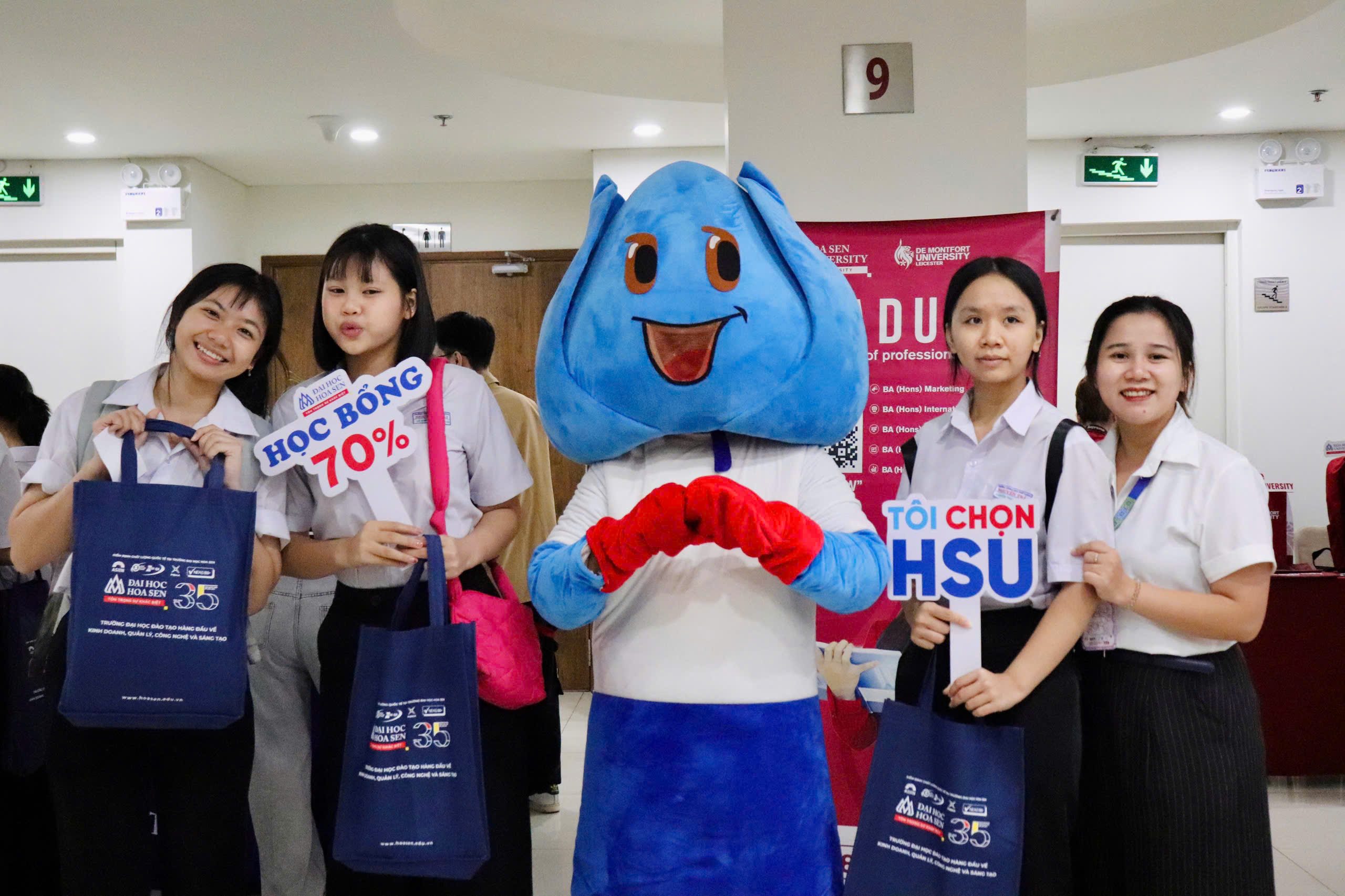 Học sinh THPT Nguyễn Trãi (Bà Rịa - Vũng Tàu) khám phá tiềm năng ngành học qua hành trình trải nghiệm tại HSU