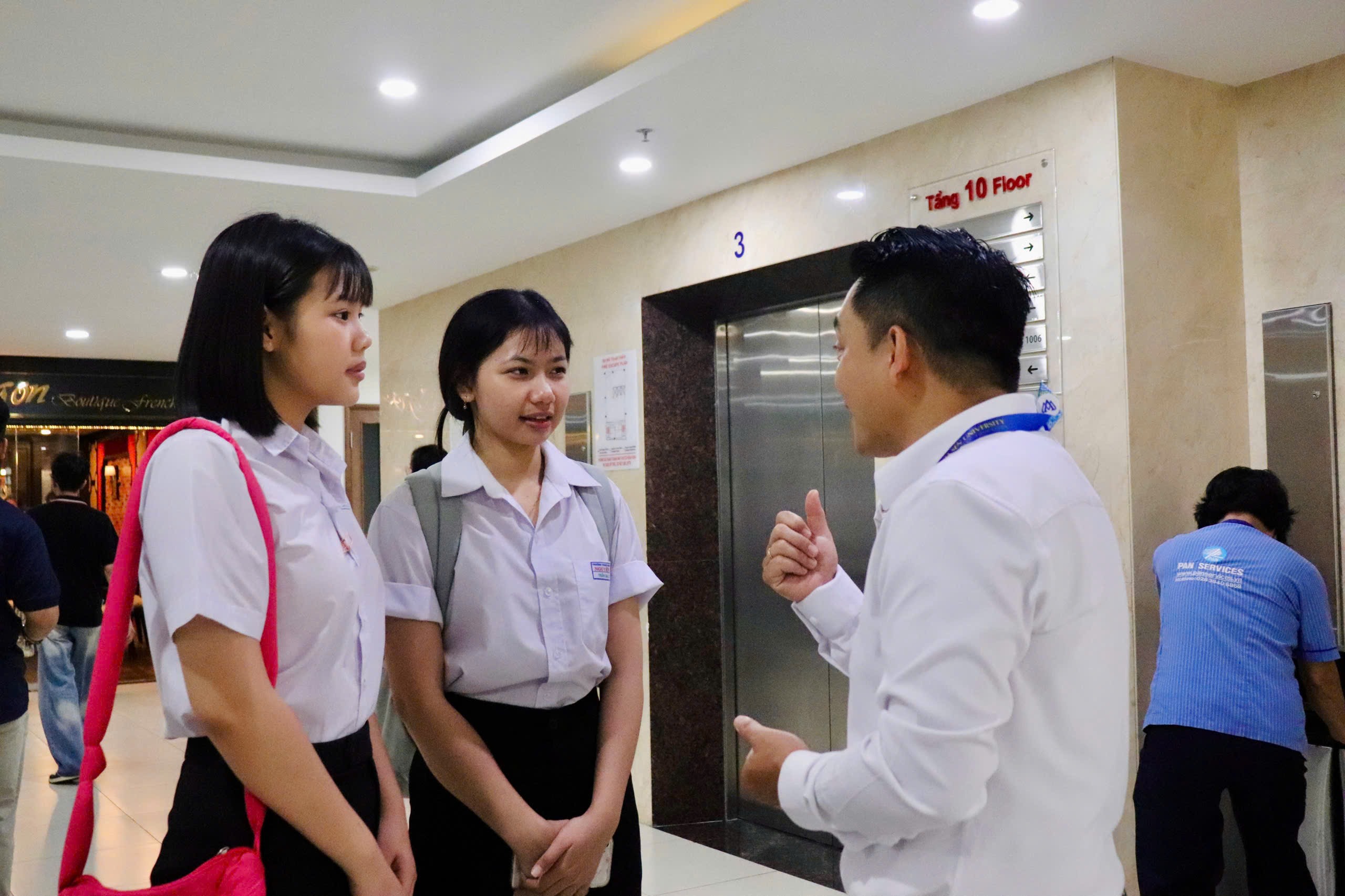 Học sinh THPT Nguyễn Trãi (Bà Rịa - Vũng Tàu) khám phá tiềm năng ngành học qua hành trình trải nghiệm tại HSU