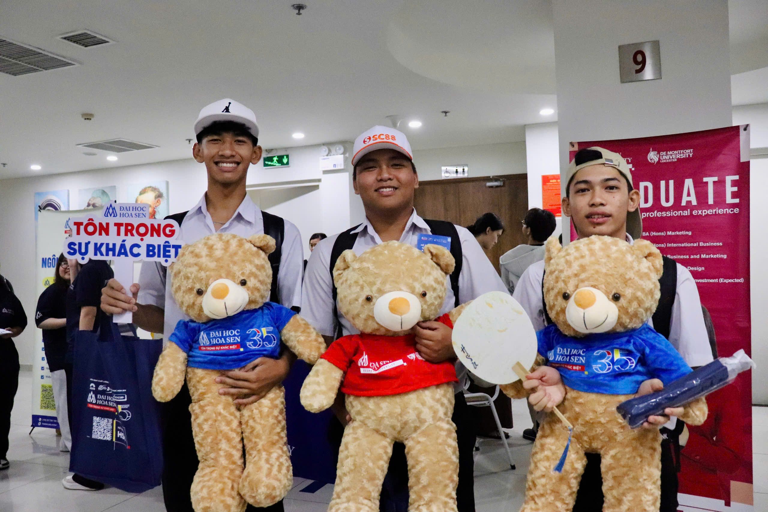 Học sinh THPT Nguyễn Trãi (Bà Rịa - Vũng Tàu) khám phá tiềm năng ngành học qua hành trình trải nghiệm tại HSU