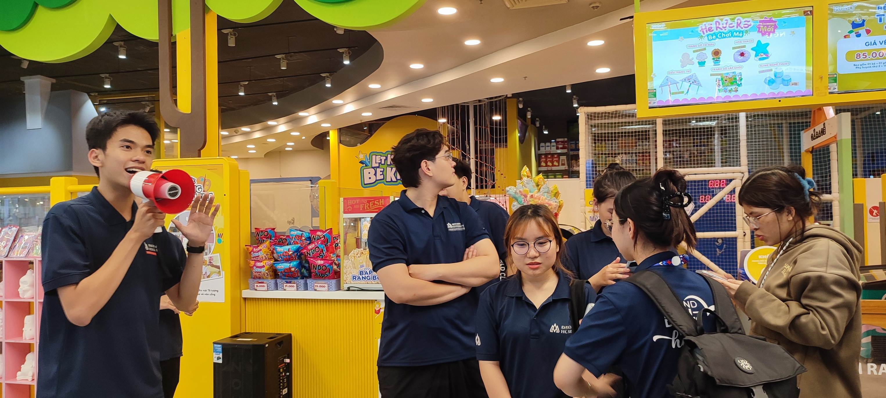 Sinh viên Marketing HSU khám phá thực tiễn xây dựng thương hiệu tại GO! An Lạc