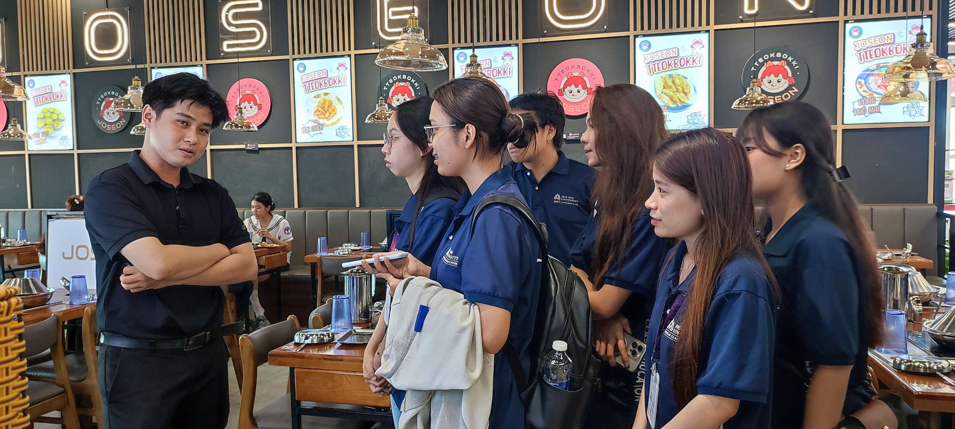 Sinh viên Marketing HSU khám phá thực tiễn xây dựng thương hiệu tại GO! An Lạc